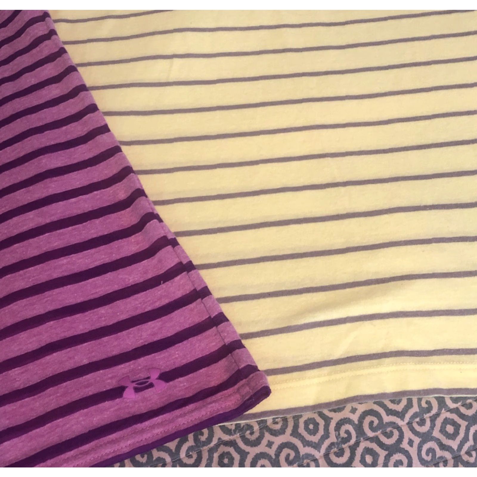 Under Armour Under Armour T-Shirt Womens XS HeatGear Striped Short Sleeve V-Neck Size XS / US 0-2 / IT 36-38 - 3 Thumbnail