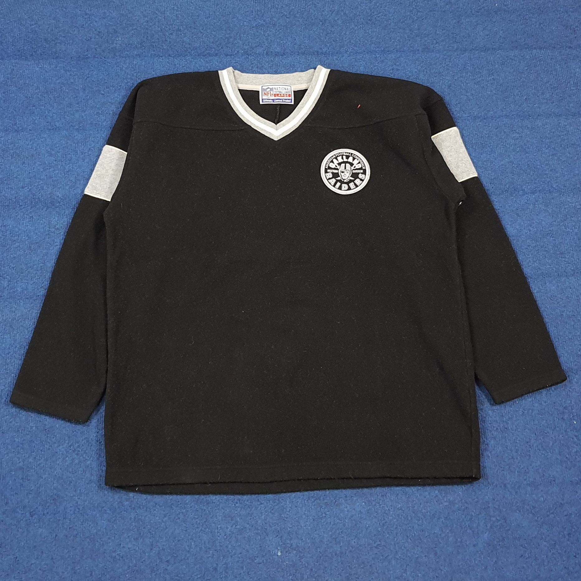 NFL 90s Vintage Oakland Raiders NFL Goldwin Sweatshirt C292N22 Size US XL / EU 56 / 4 - 1 Thumbnail