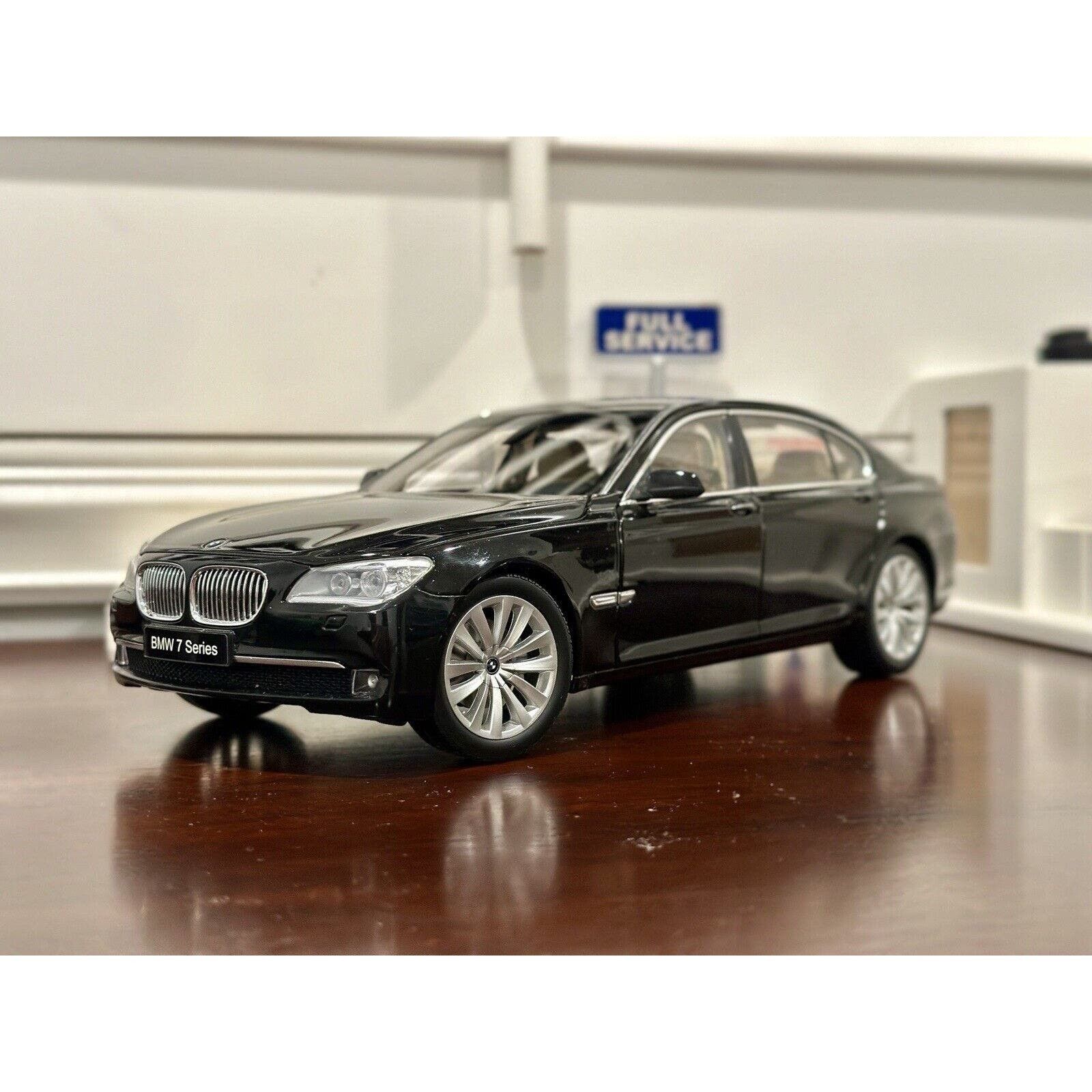 image of Kyosho Bmw 7 Series Black Color 1:18, Men's