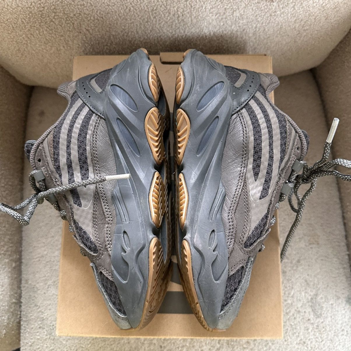 Adidas × Yeezy Yeezy Boost 700 V2 SIZE 4 Size US 5 / EU 37 - 6 Thumbnail