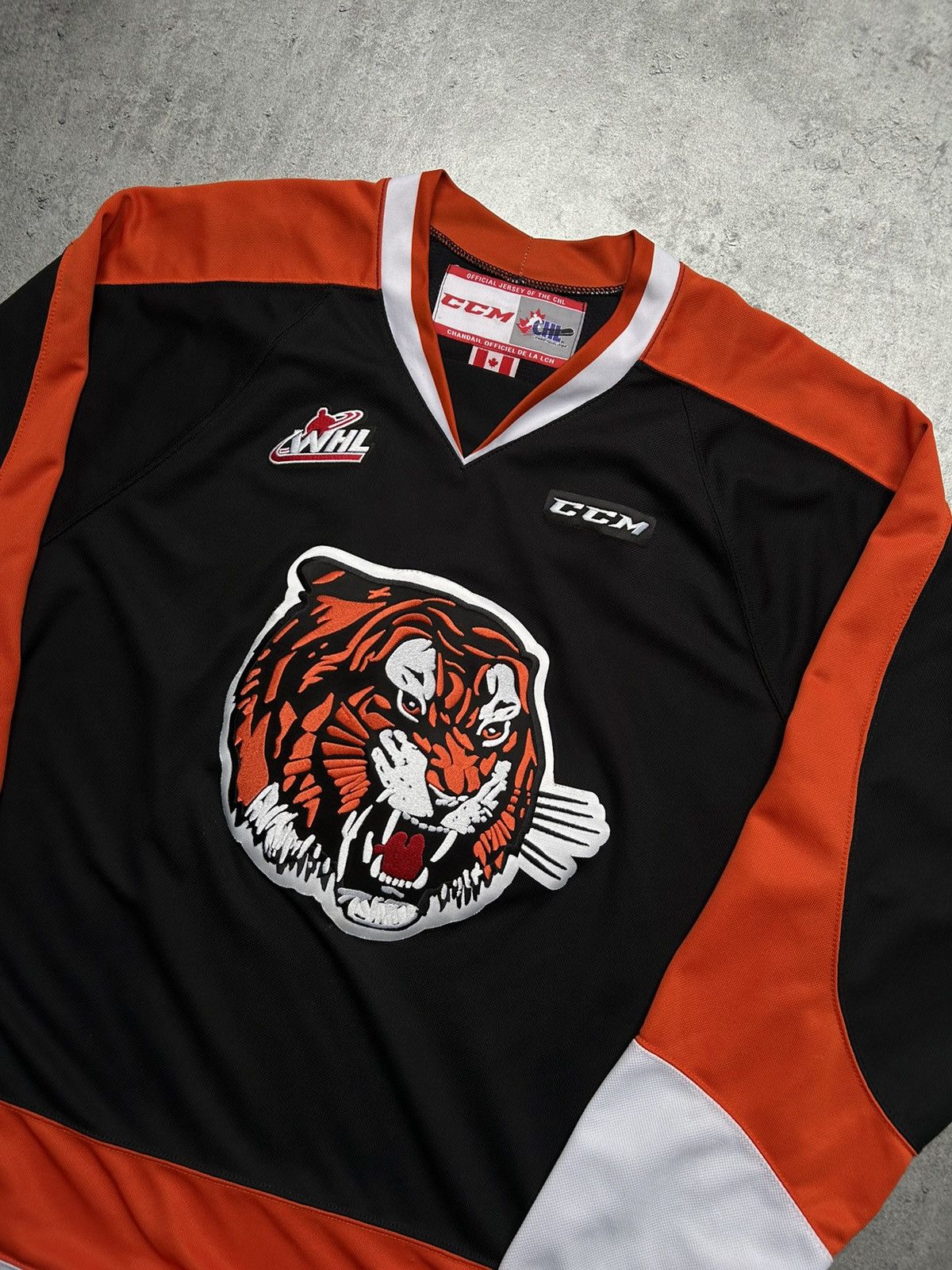 Ccm × NHL × Vintage Ccm whl hockey Medicine hat tigers Jersey with autograph Size US XL / EU 56 / 4 - 3 Thumbnail