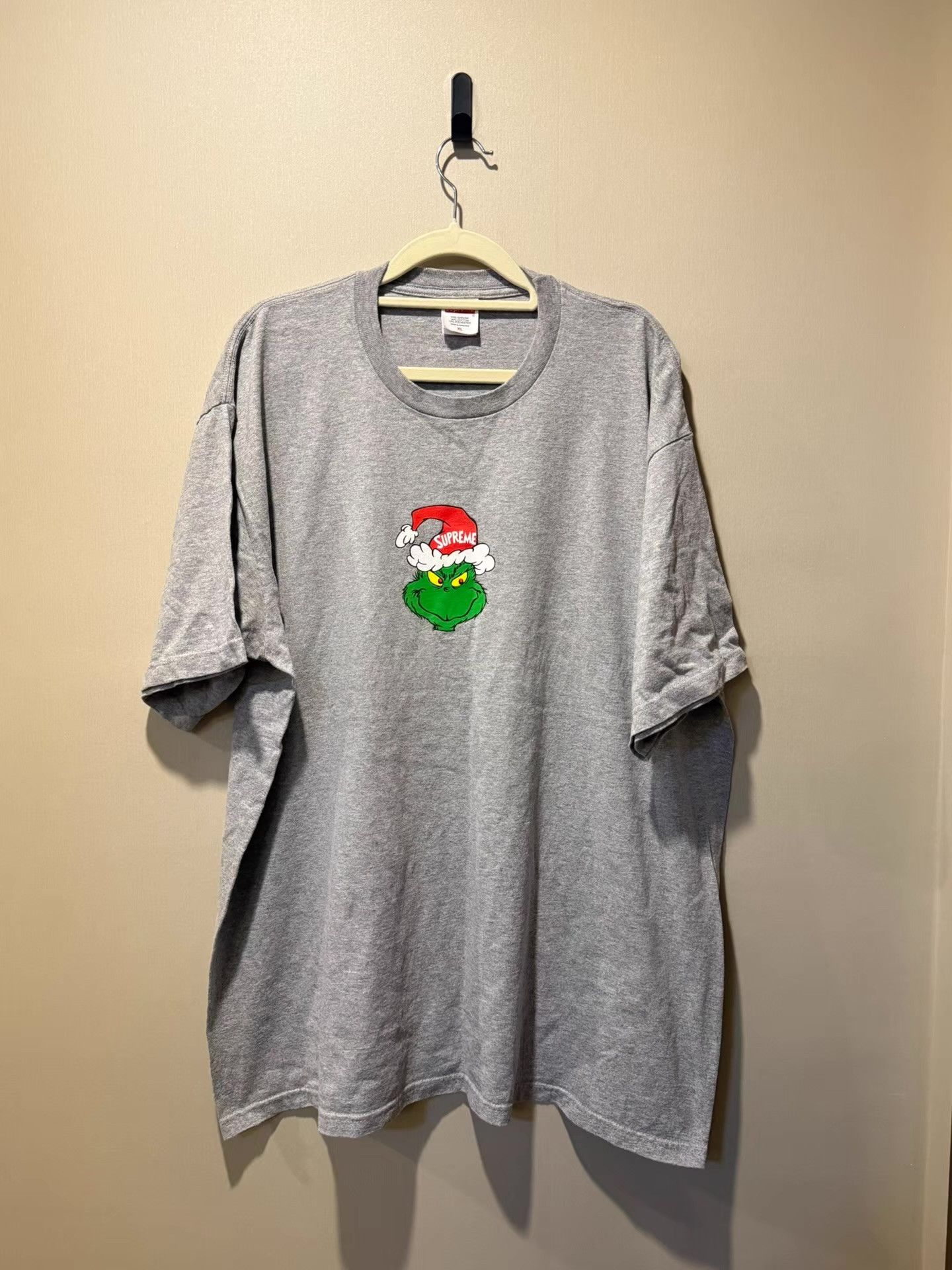 Supreme Supreme The Grinch Christmas Tee Navy Gray Ｑ20 Size US XL / EU 56 / 4 - 1 Thumbnail