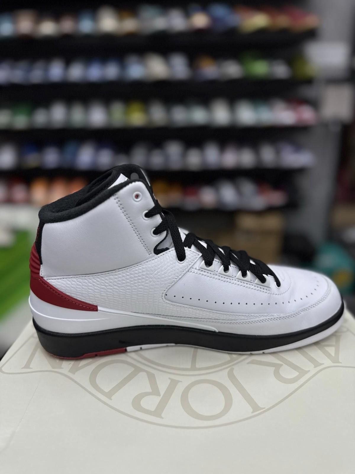 Jordan Brand Size 11 - Jordan 2 Retro Mid Chicago White Red Black Leather Size US 11 / EU 44 - 8 Thumbnail