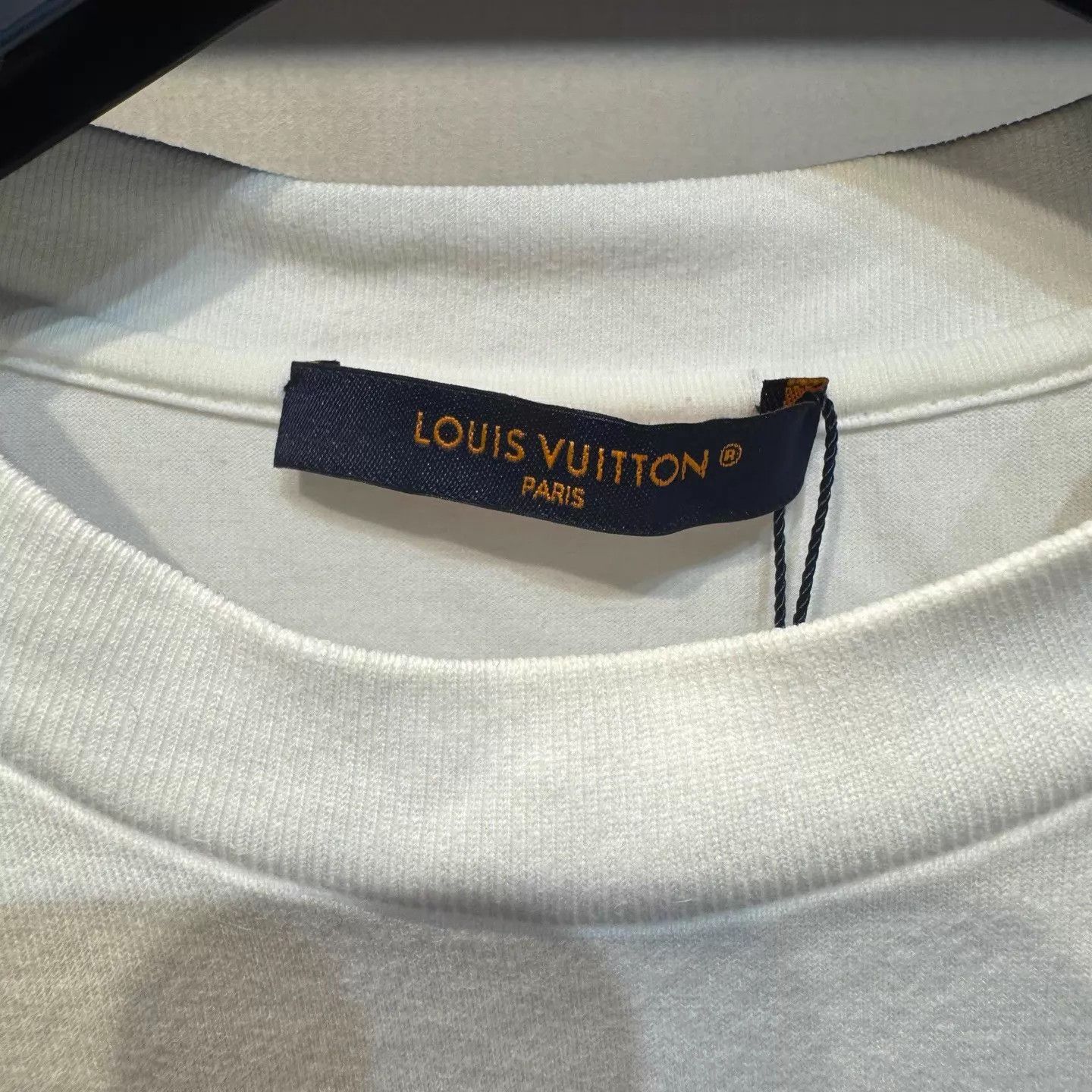 Louis Vuitton Louis Vuitton White Embossed Short Sleeve XS New 104B 68L Size US XS / EU 42 / 0 - 2 Thumbnail