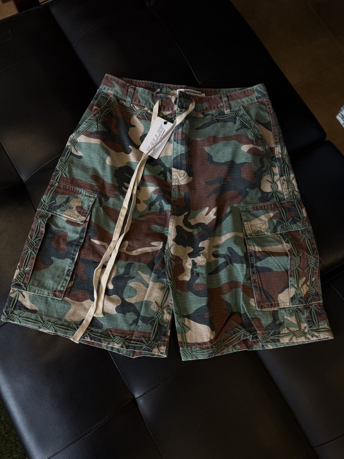 Vale Valley Green Camo Wire Shorts Size 30 (NEW) Size US 30 / EU 46 - 1 Thumbnail