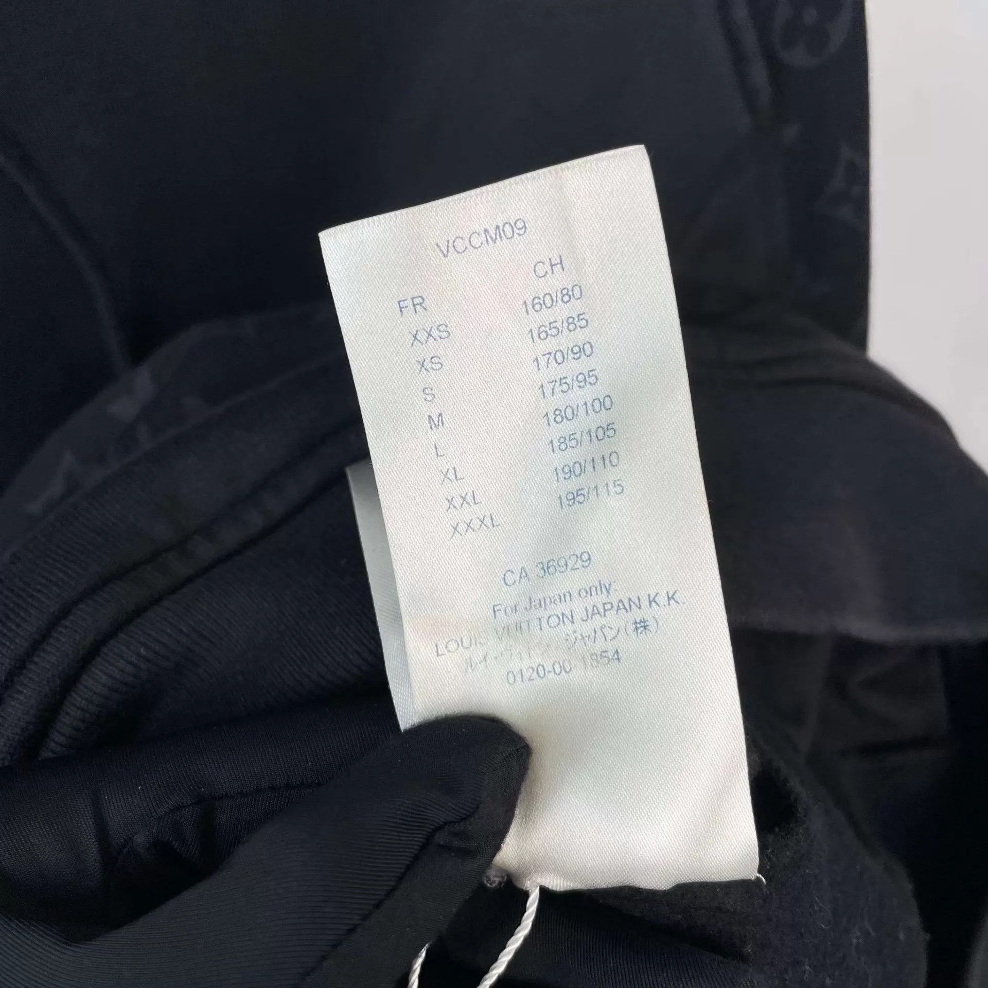 Louis Vuitton LV black circle logo print hoodie S Size US S / EU 44-46 / 1 - 9 Thumbnail