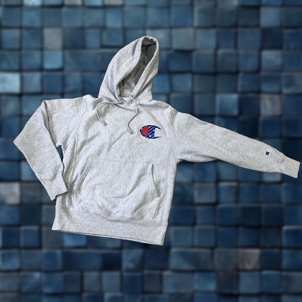 Champion VINTAGE Champion Hoodie Sweatshirt Small Gray Reverse Weave Embroidered Logo College Sports 80s 90s Mens Size US S / EU 44-46 / 1 - 1 Thumbnail