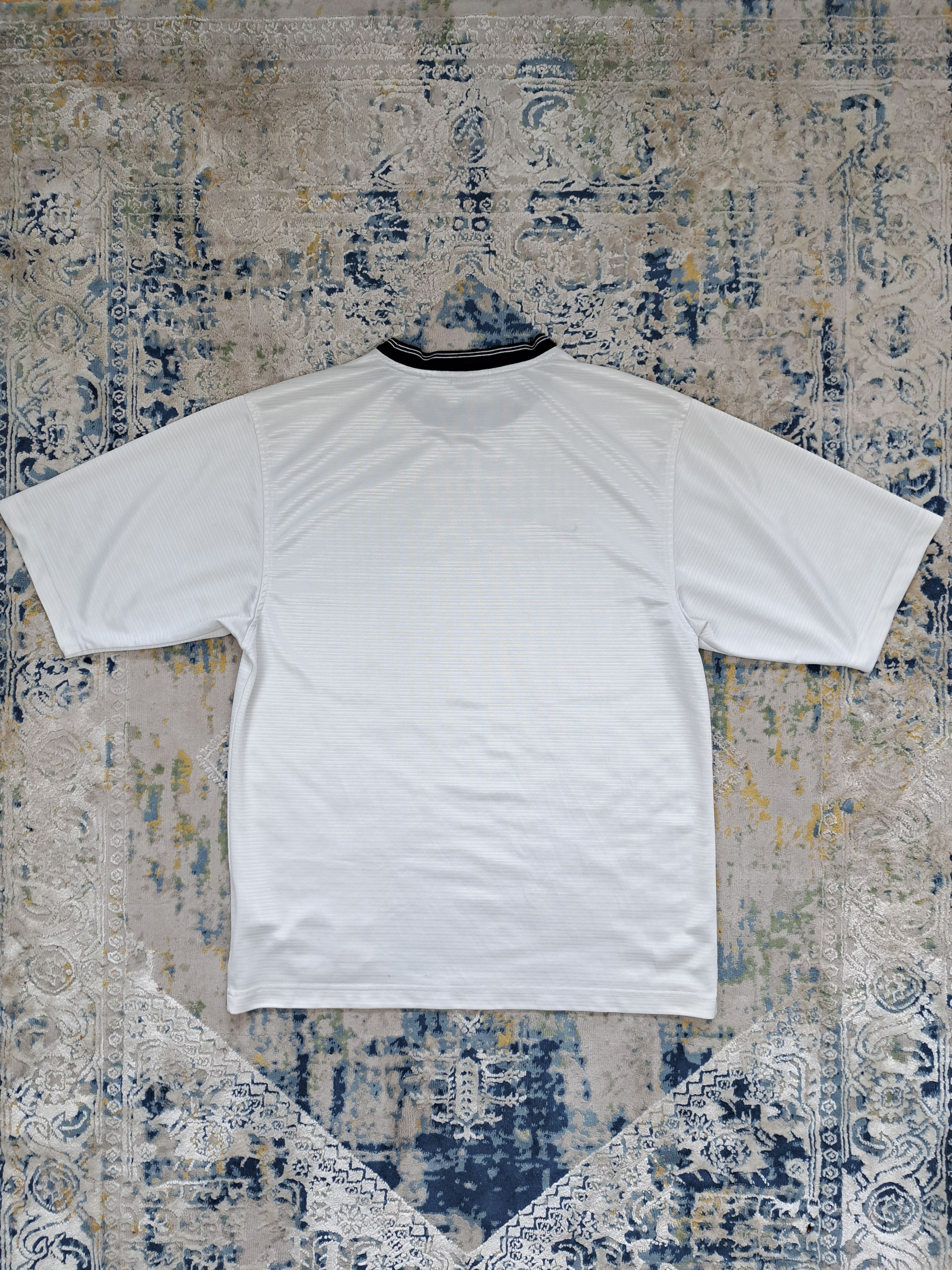 Nike Vintage 90s Nike Basic Tee Mini Swoosh Rare Soccer Blokecore Size US M / EU 48-50 / 2 - 5 Thumbnail