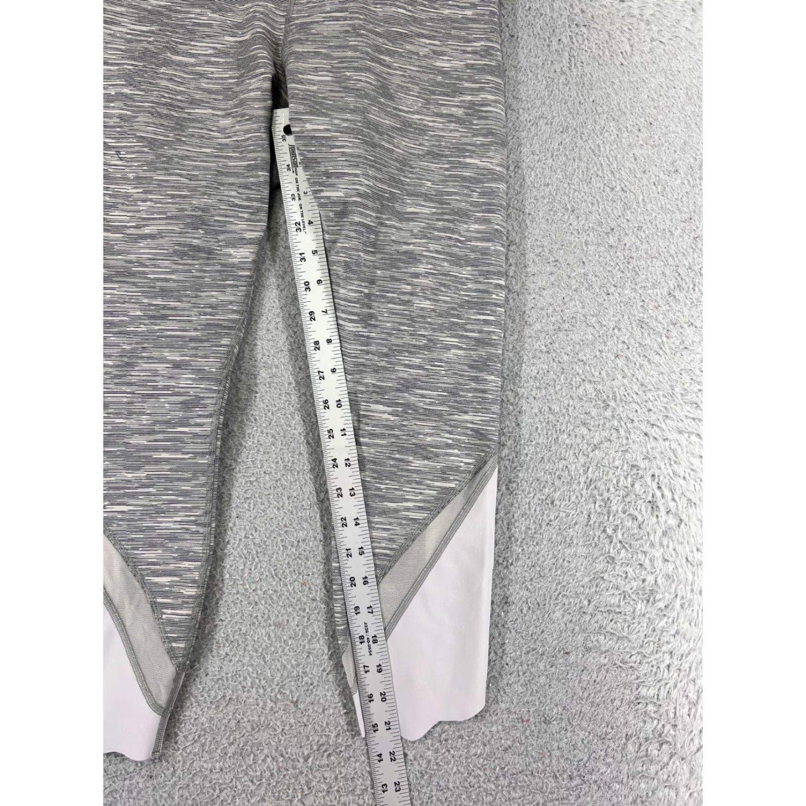 Lululemon Lululemon Leggings Womens Size 6 Gray Cropped Activewear Yoga Running Jogging Pockets Size 28" / US 6 / IT 42 - 6 Thumbnail