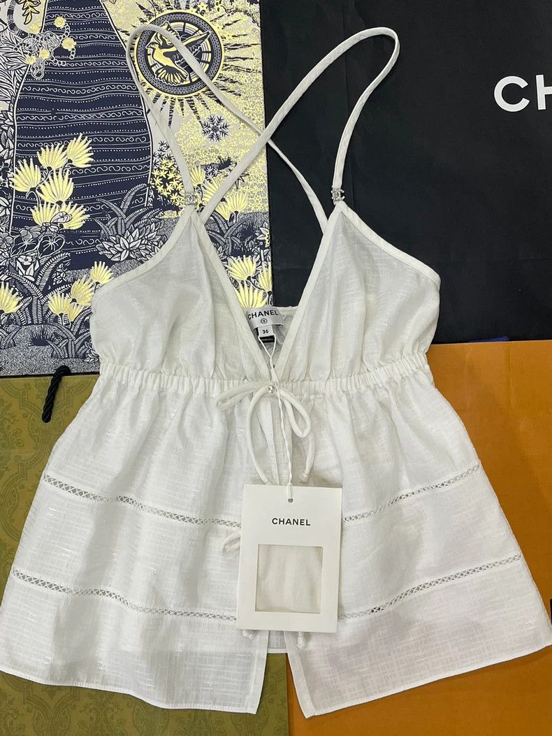 Chanel chanel 25P white bow hollow strap Size XS / US 0-2 / IT 36-38 - 1 Thumbnail