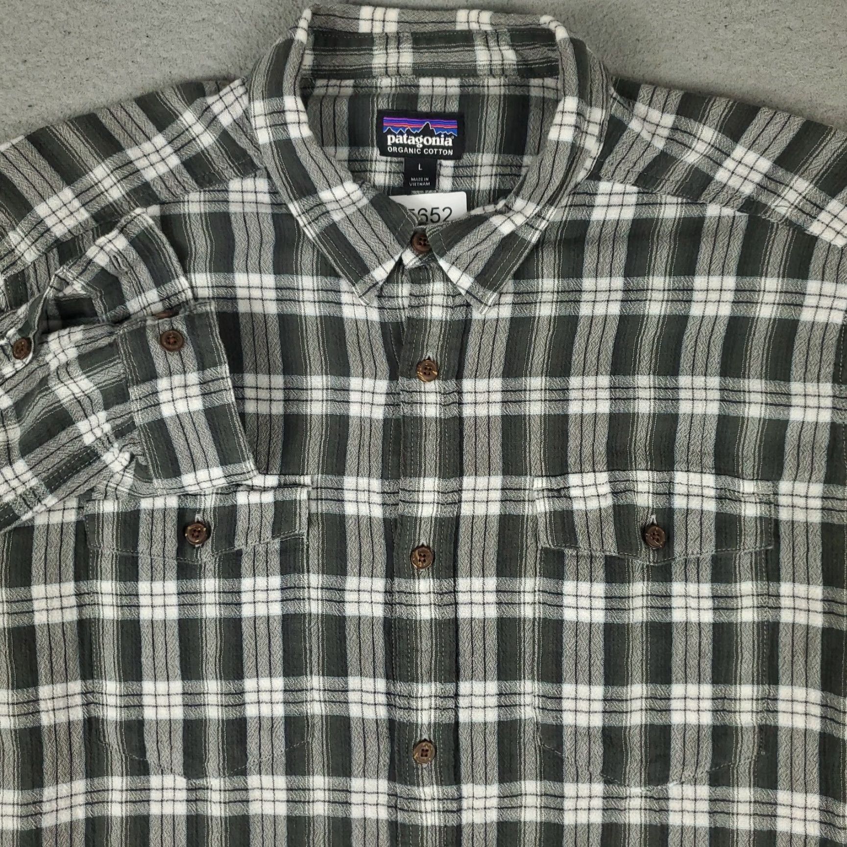 Patagonia Patagonia Shirt Large Gray Plaid Textured Stretch Button Up Short Sleeve Size US L / EU 52-54 / 3 - 2 Thumbnail