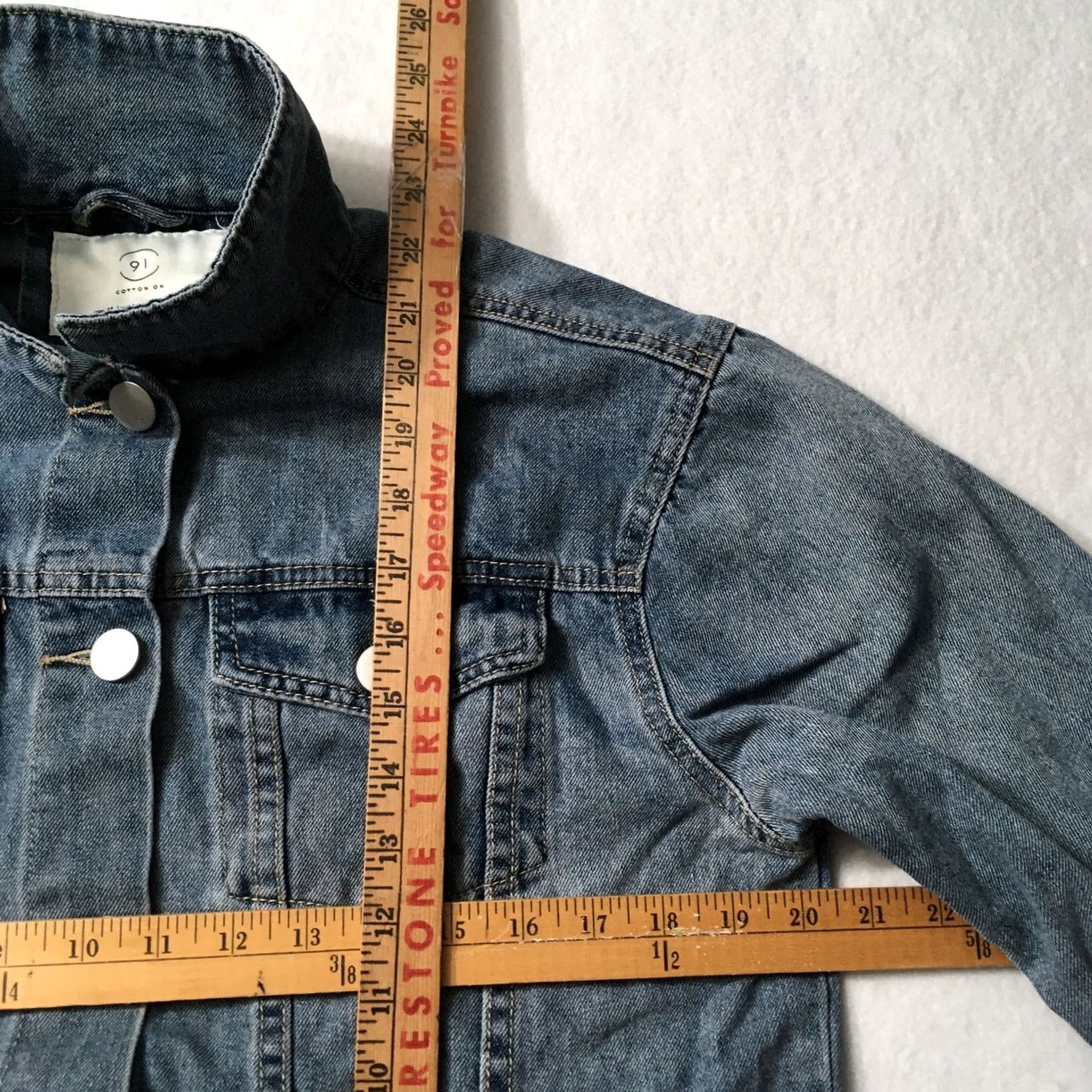 Cotton On Tomboy Trucker Denim Jacket Women's 8 Blue Jean Short Cotton on Denim Jacket Ladies 8 Blue Casual Workwear Hipster Retro 91 cotton on Shirt? Size 30" / US 8 / IT 44 - 4 Thumbnail