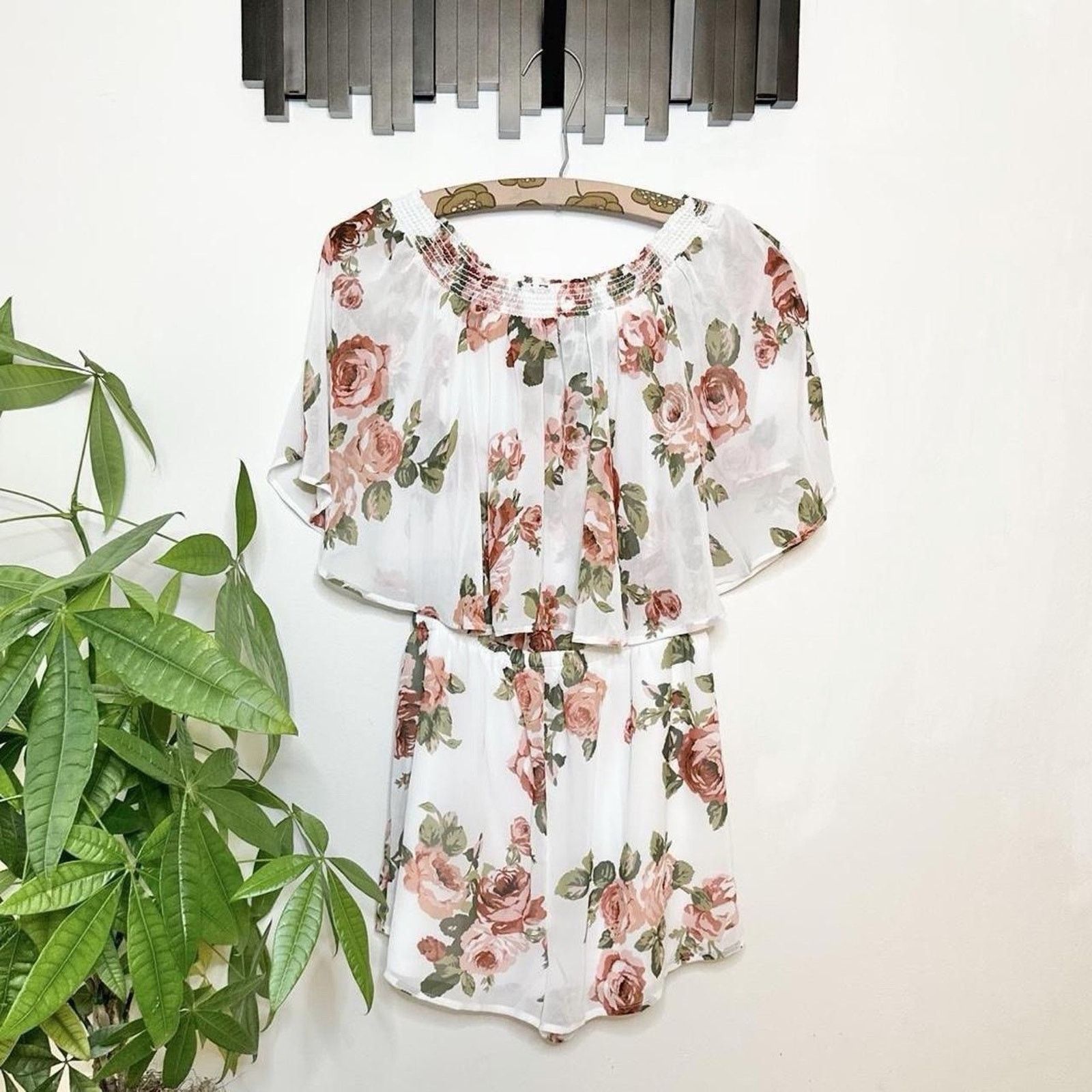 Show Me Your MuMu Show Me Your MuMu Rosarita Romper Off Shoulder Floral small Size 28" / US 6 / IT 42 - 2 Thumbnail