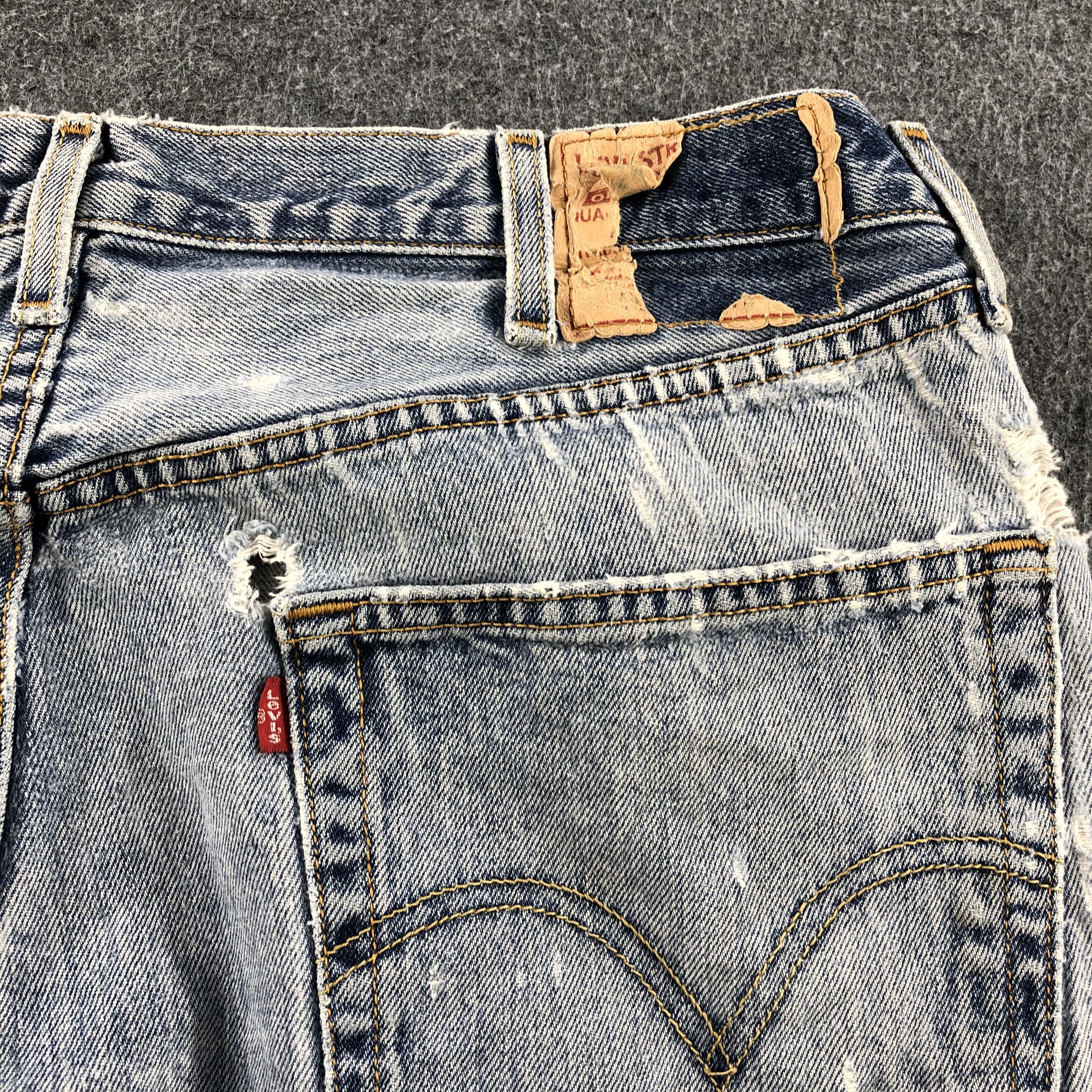Levi's Vintage 90s Light Wash Levis 501 Distress Jeans-J1274 Size US 37 - 5 Thumbnail
