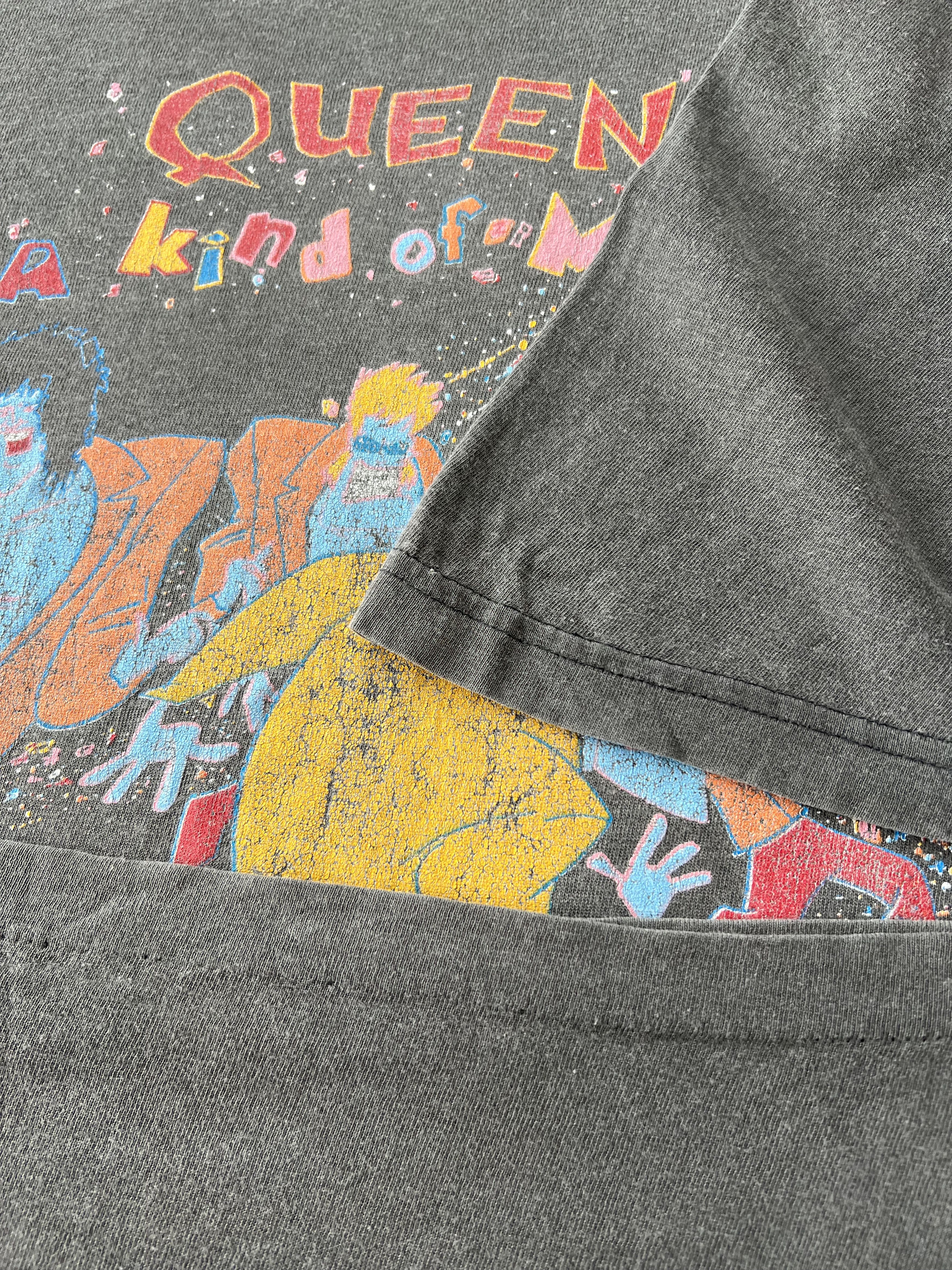 Band Tees Vintage 1986 Queen A Kind of Magic Freddie Mercury Faded Tee Size US M / EU 48-50 / 2 - 9 Thumbnail