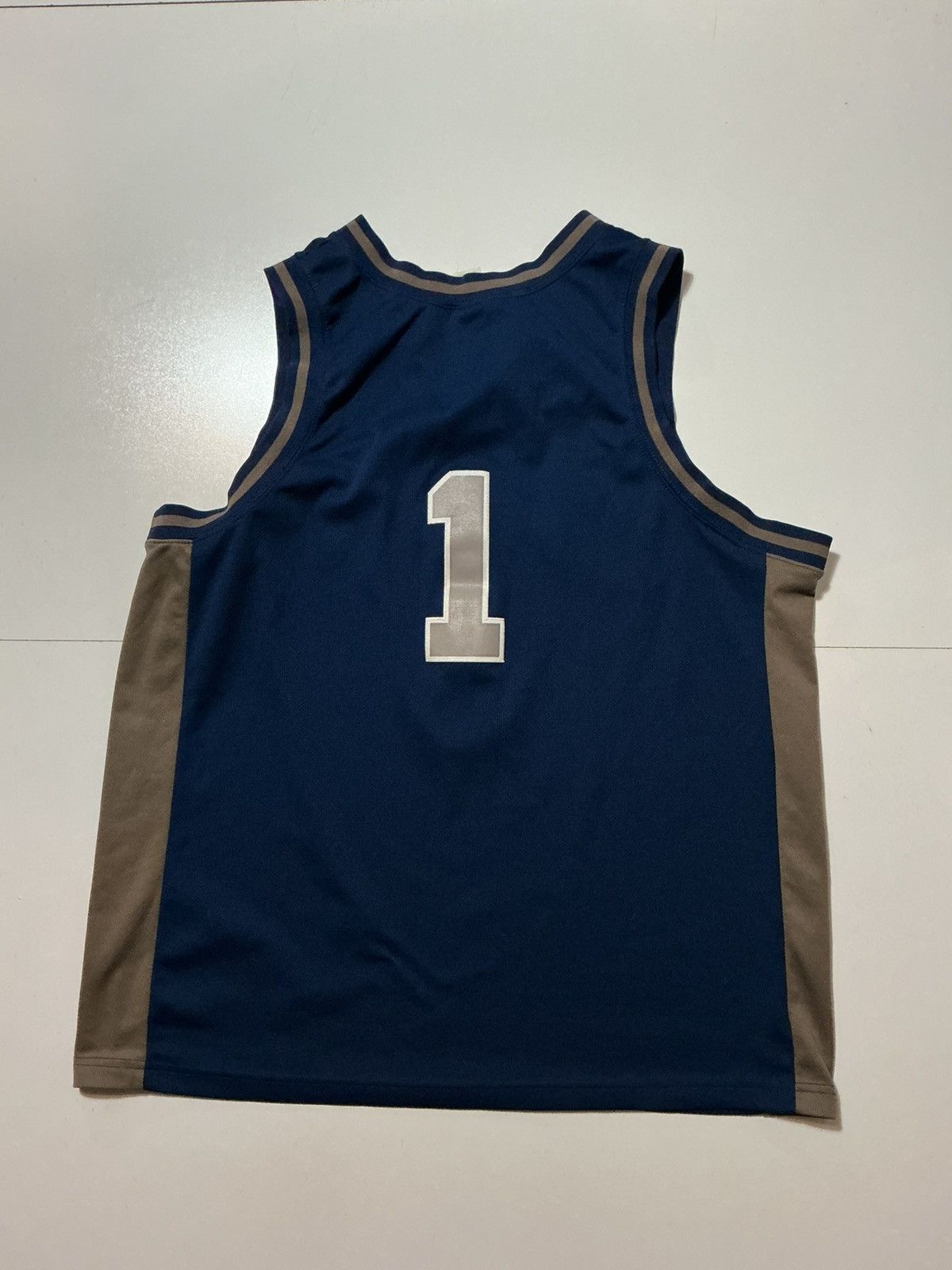 Foot Locker Georgetown University Hoyas Stitched Basketball Jersey Size US XL / EU 56 / 4 - 2 Thumbnail