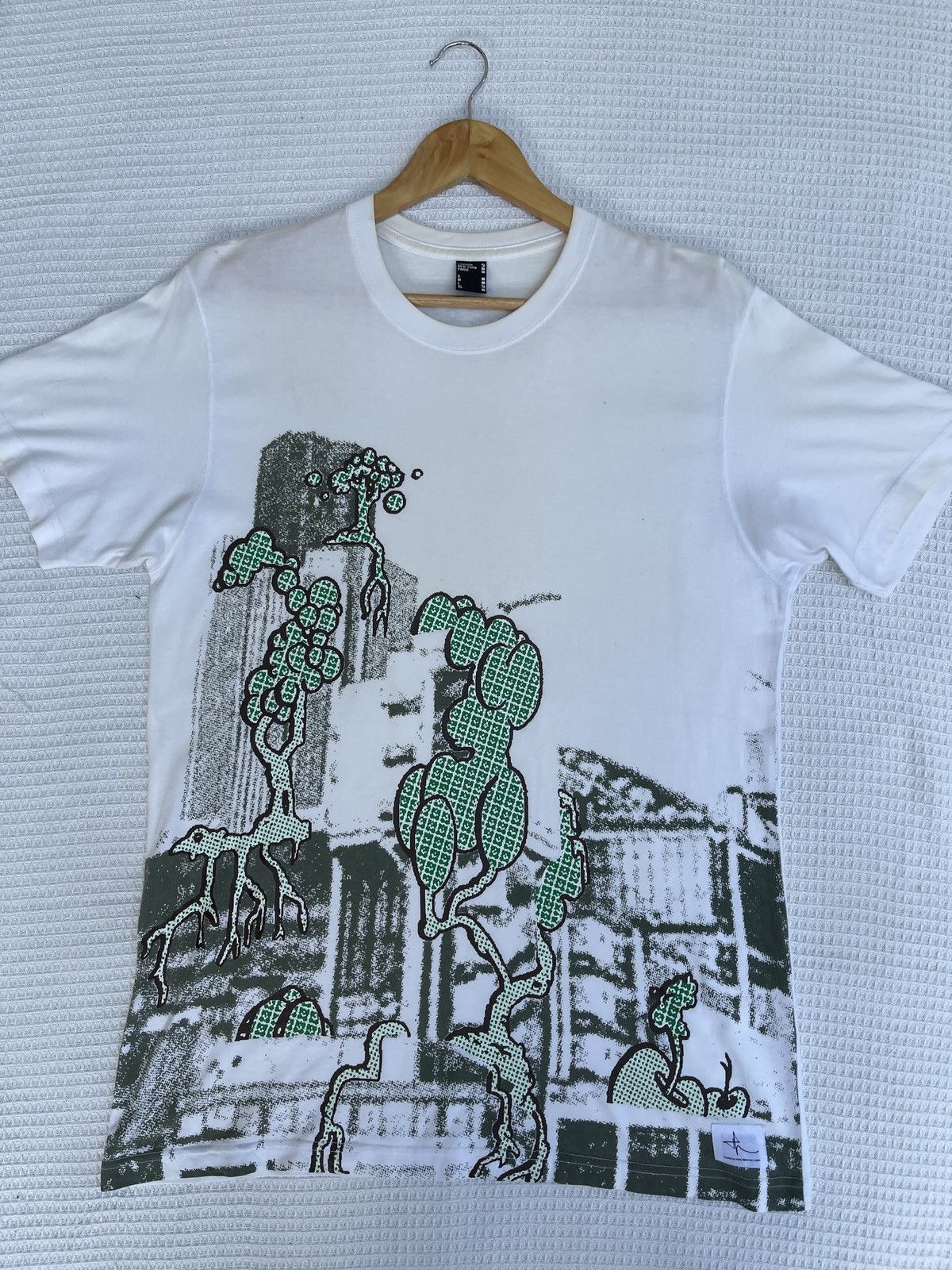 Arts & Science Last Drop🔥Rare🔥Japanese Uniqlo x Hardy Blechman London Tee Size US L / EU 52-54 / 3 - 3 Thumbnail