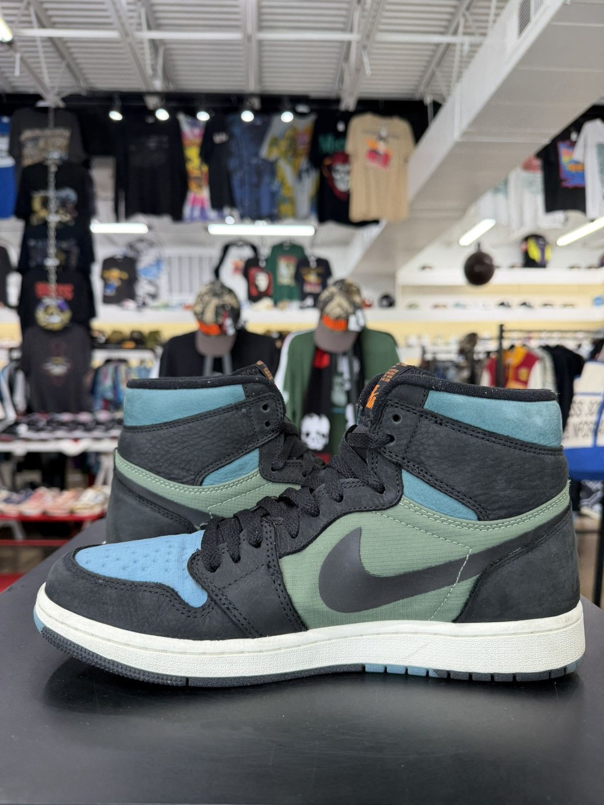 Jordan Brand Jordan 1 Gore-Tex Black Olive Size 9 (2023) Size US 9 / EU 42 - 4 Thumbnail