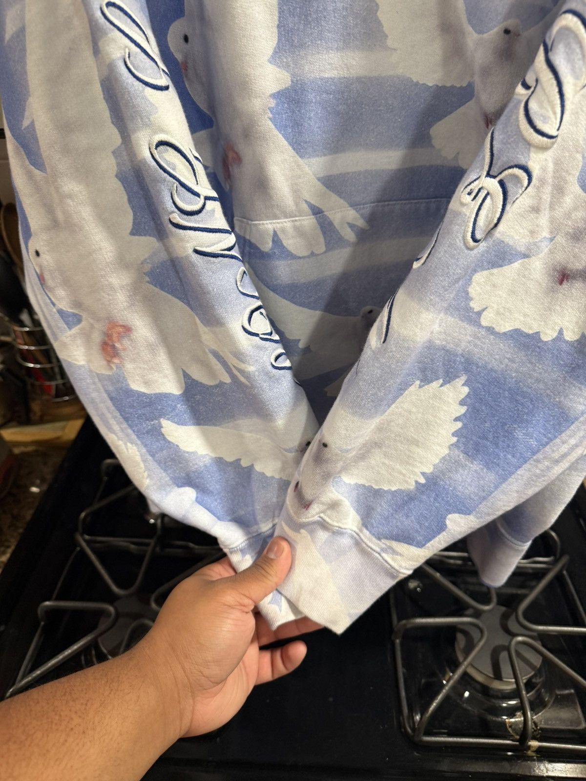 Supreme Supreme Doves Hoodie Size Large Size US L / EU 52-54 / 3 - 4 Thumbnail