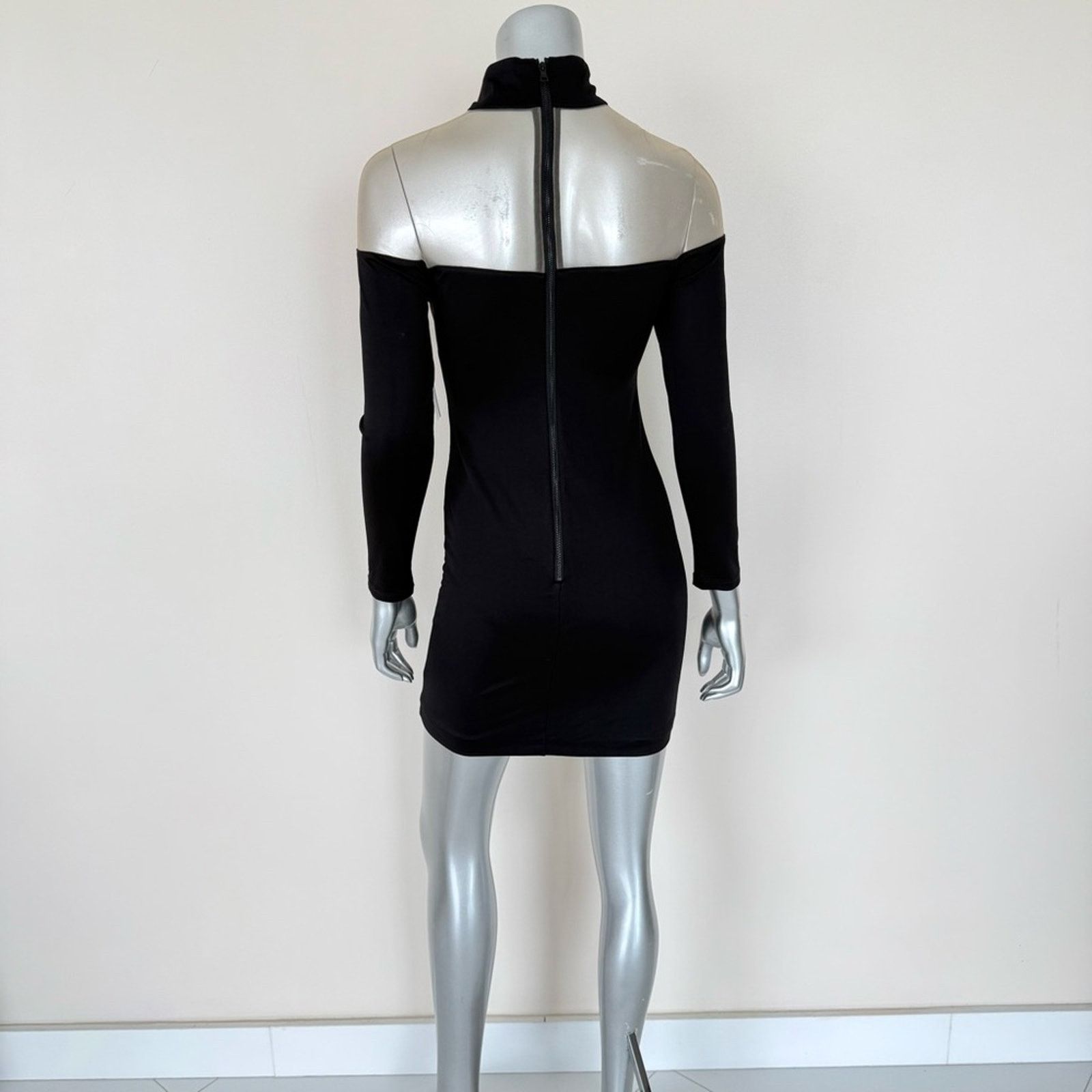 Alice + Olivia NWT!!! Alice and Olivia women dress size 6 Retail 345$ Size M / US 6-8 / IT 42-44 - 4 Thumbnail
