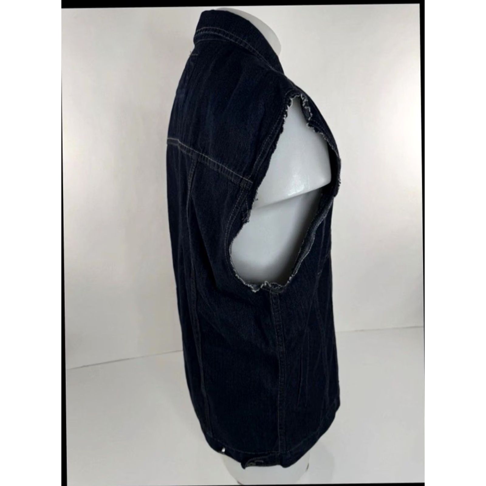 Denime GIRBAUD Denim Trucker Vest L Men Blue Vintage Mens Vest 90s Style Jeans Jacket No Sleeves Size US L / EU 52-54 / 3 - 4 Thumbnail