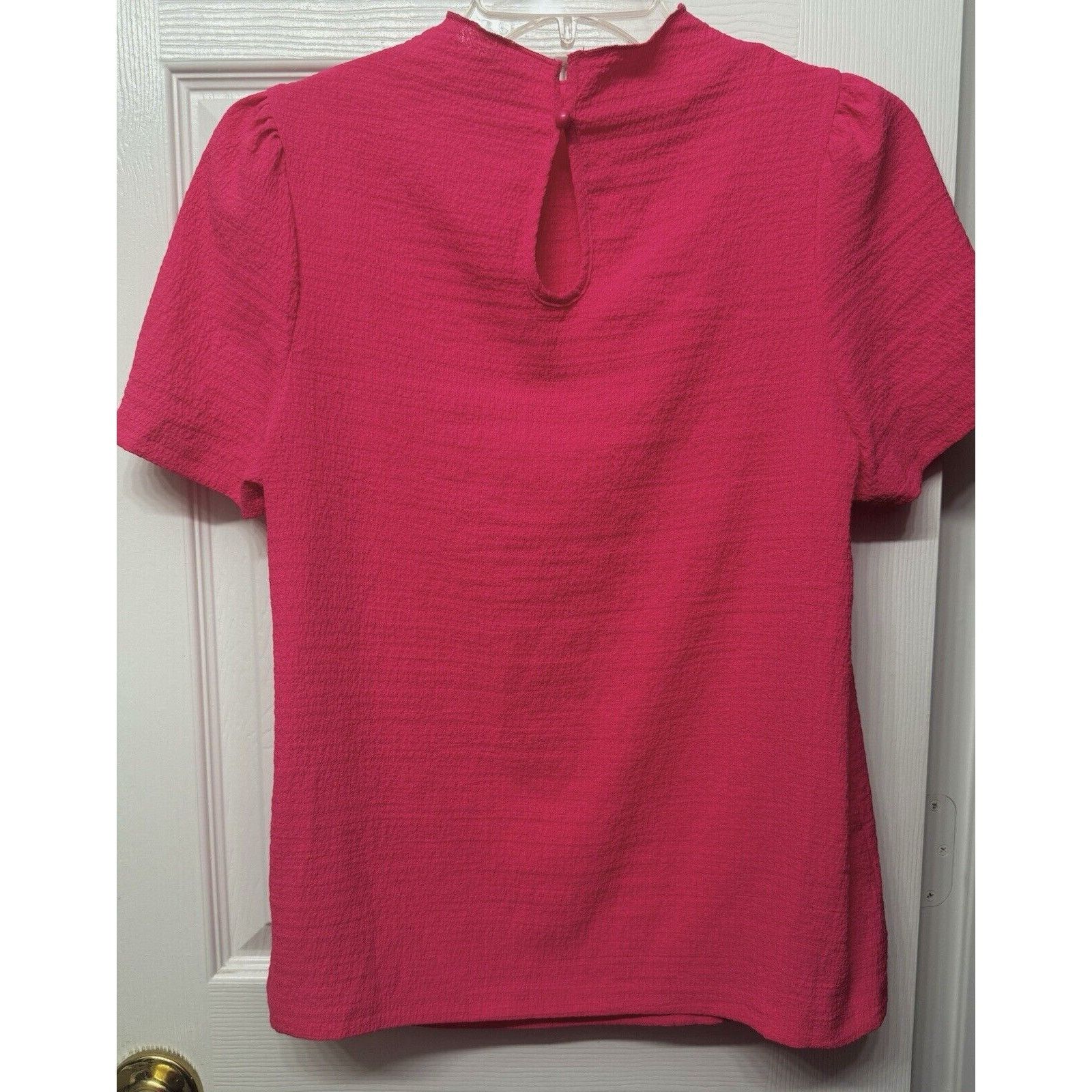 Shein NWOT! SHEIN Ruched Chic Keyhole Short Sleeve Blouse, Pink M Size M / US 6-8 / IT 42-44 - 6 Thumbnail