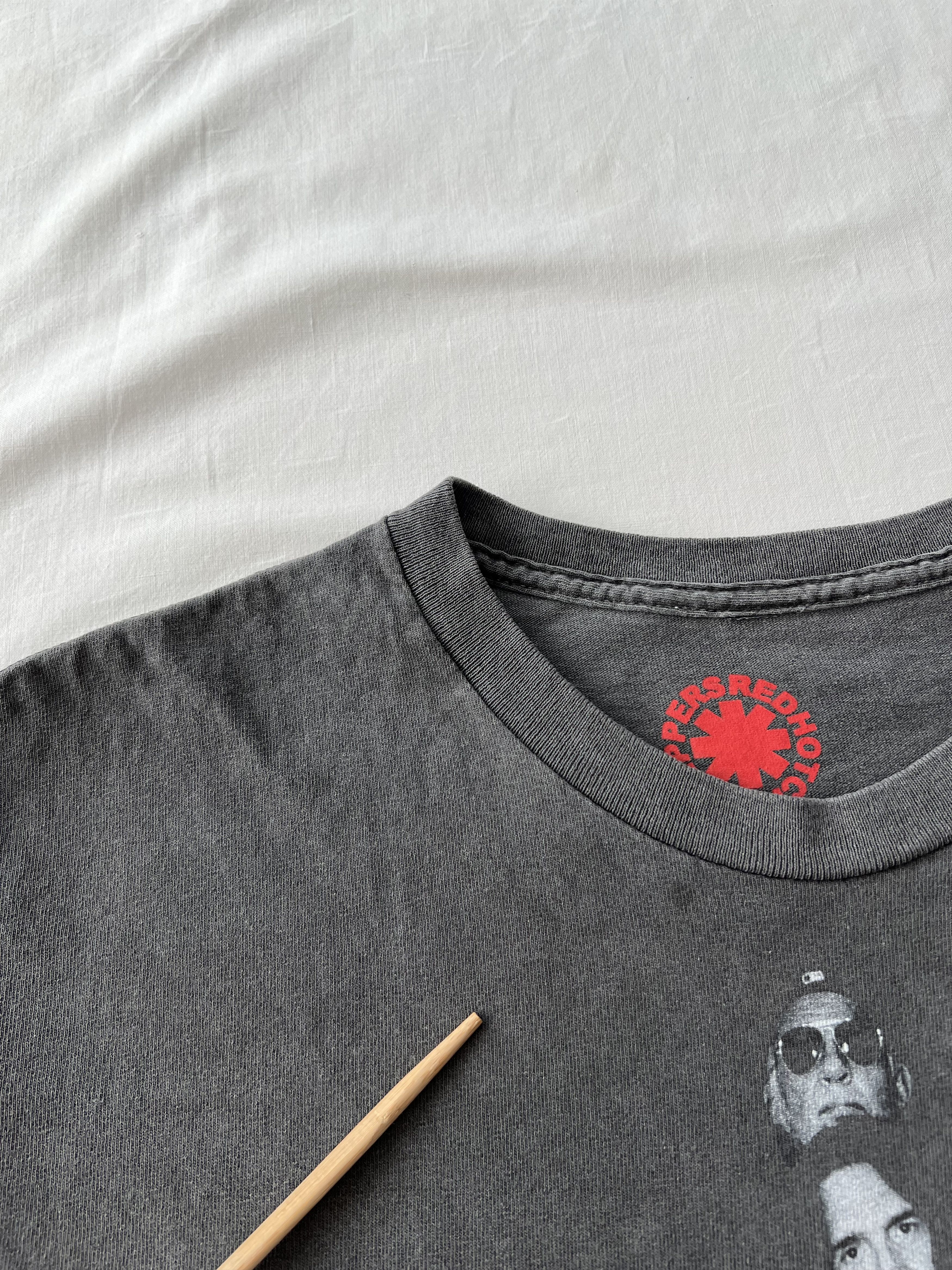 Band Tees Red Hot Chili Peppers Unlimited Love World Tour 2023 T-shirt Size US M / EU 48-50 / 2 - 13 Thumbnail