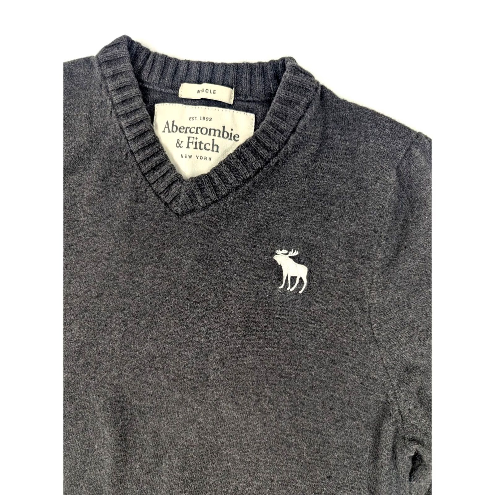 Abercrombie & Fitch Abercrombie & Fitch Muscle Gray Knit V-Neck Sweater Men L Pullover White Moose Size US L / EU 52-54 / 3 - 2 Thumbnail