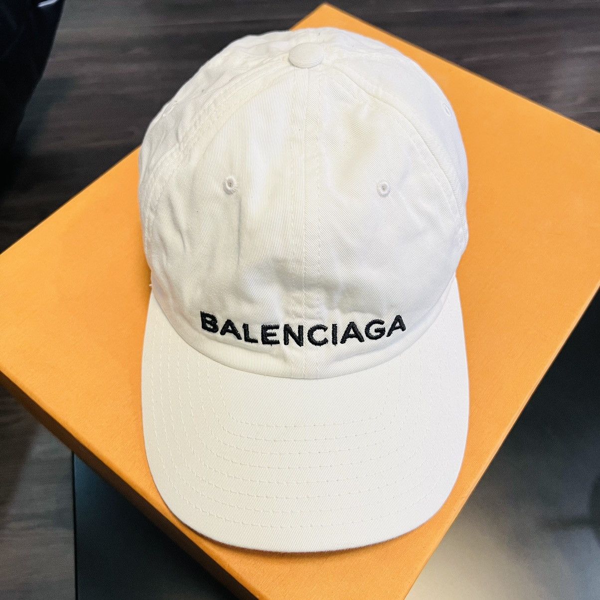 Fake fashion balenciaga cap