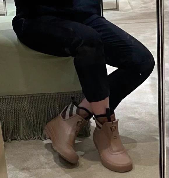 Burberry Burberry Women's Classic Check Brown Rain Booties Size US 4 / IT 34 - 6 Thumbnail