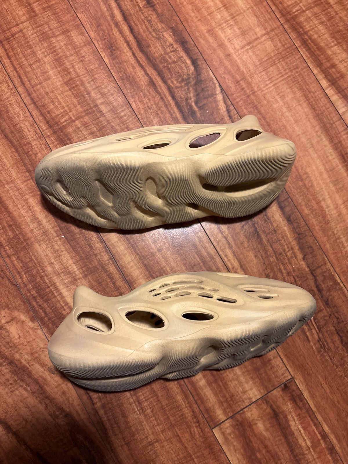 Yeezy adidas Yeezy Foam Runner "Sulfur" Size US 11 / EU 44 - 2 Thumbnail