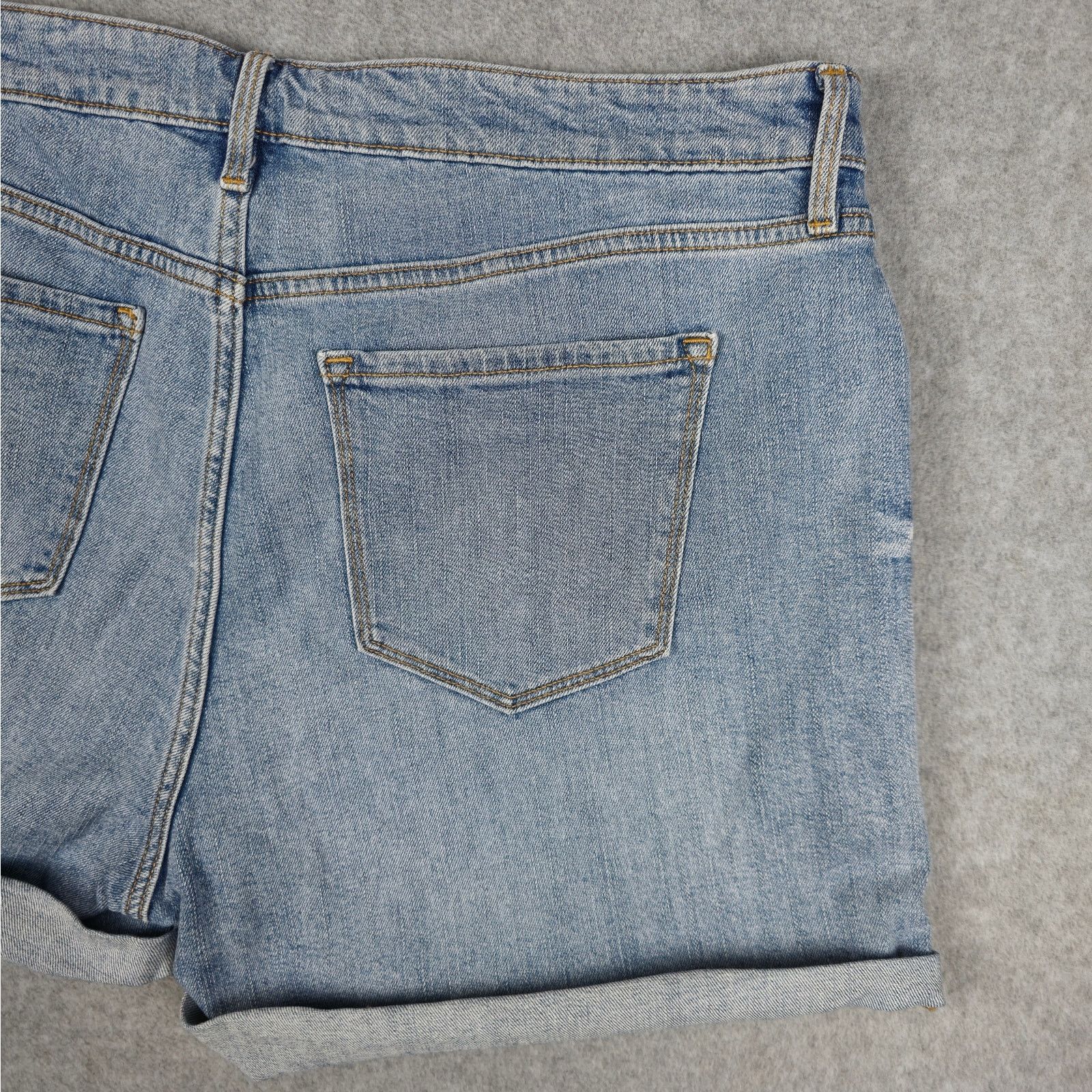 Old Navy Old Navy 16 High Rise Button Fly Cuffed Denim Shorts Size 38" / US 16 / IT 52 - 6 Thumbnail