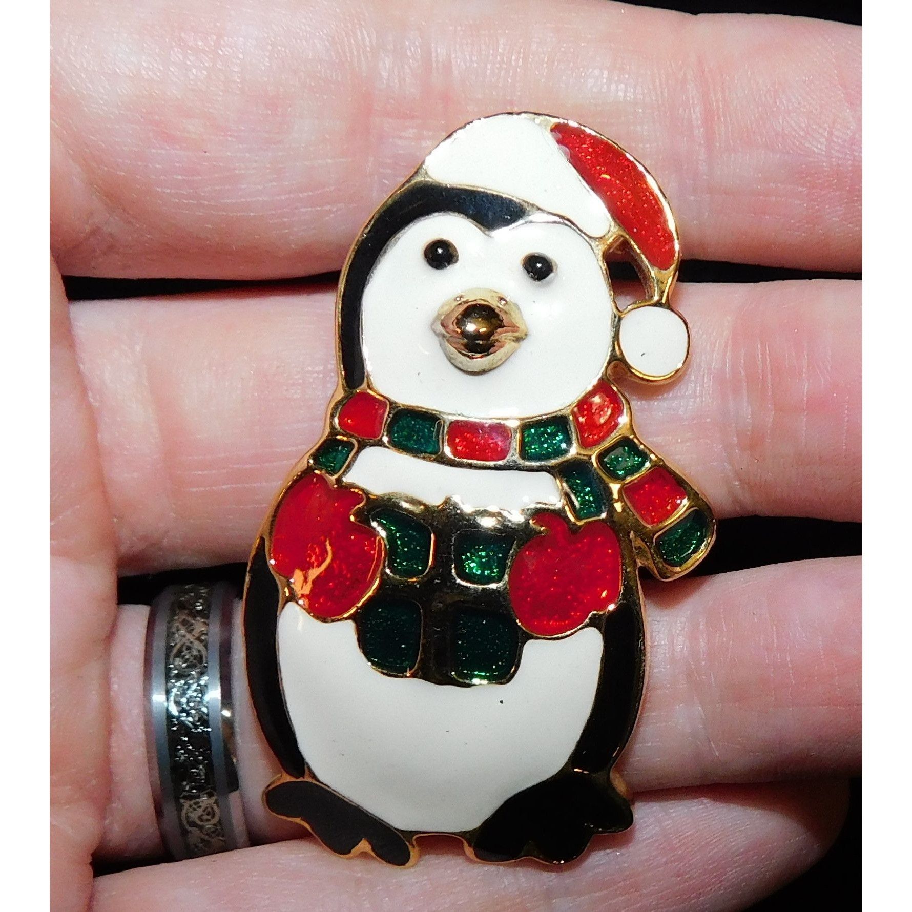 Other Vintage Christmas Penguin Holding Present Brooch Size ONE SIZE - 3 Thumbnail