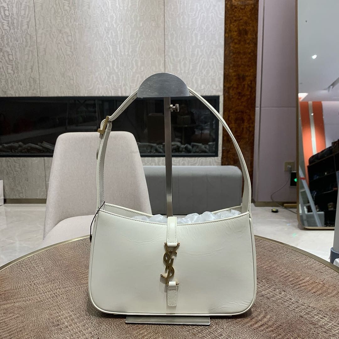 Saint Laurent Paris Saint Laurent Le 5 à 7 Smooth Leather Shoulder Bag Size ONE SIZE - 1 Thumbnail