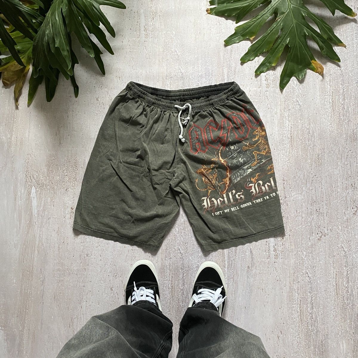Band Tees × Vintage VINTAGE 90S AMAZING FADED AC/DC BAND SHORTS 278 Size US 34 / EU 50 - 1 Thumbnail