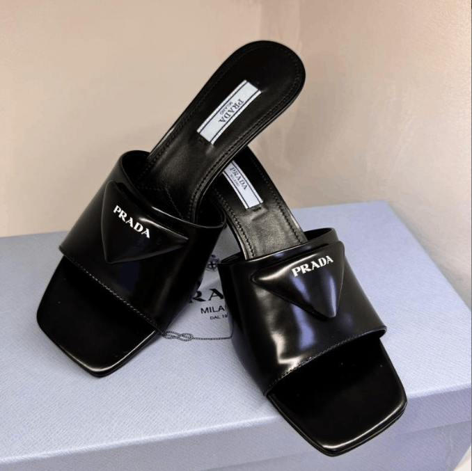 Prada Prada round toe slip-on loafers Size US 6 / IT 36 - 6 Thumbnail