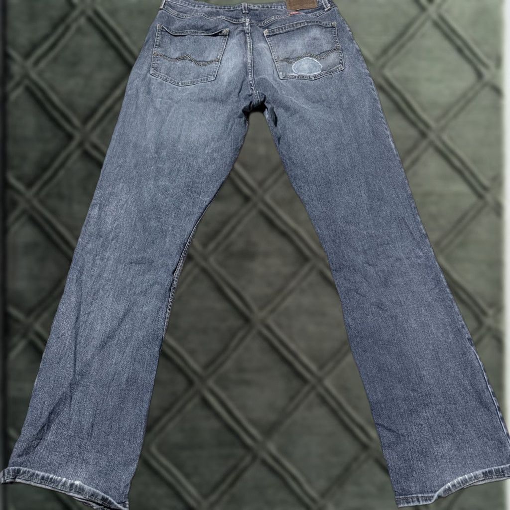 Wrangler Wrangler Jeans Men's Blue Denim Distressed Classic Straight Fit Zip Fly - 32x30 Size US 32 / EU 48 - 1 Thumbnail