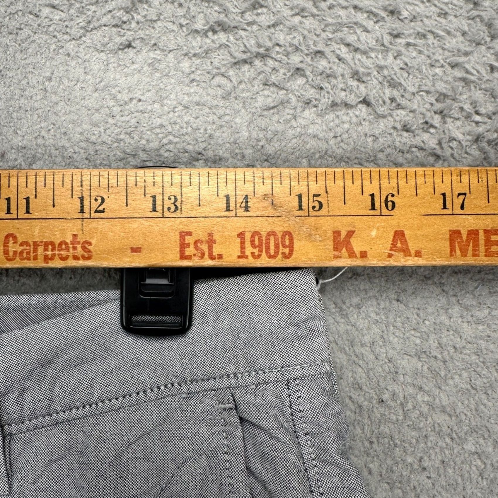 J.Crew J.CREW Mens Khakis Shorts Flat Front 30X10.5 Light Grey 100% Cotton Pockets Casual Preppy Relaxed Fit Mens Shorts Size US 30 / EU 46 - 6 Thumbnail