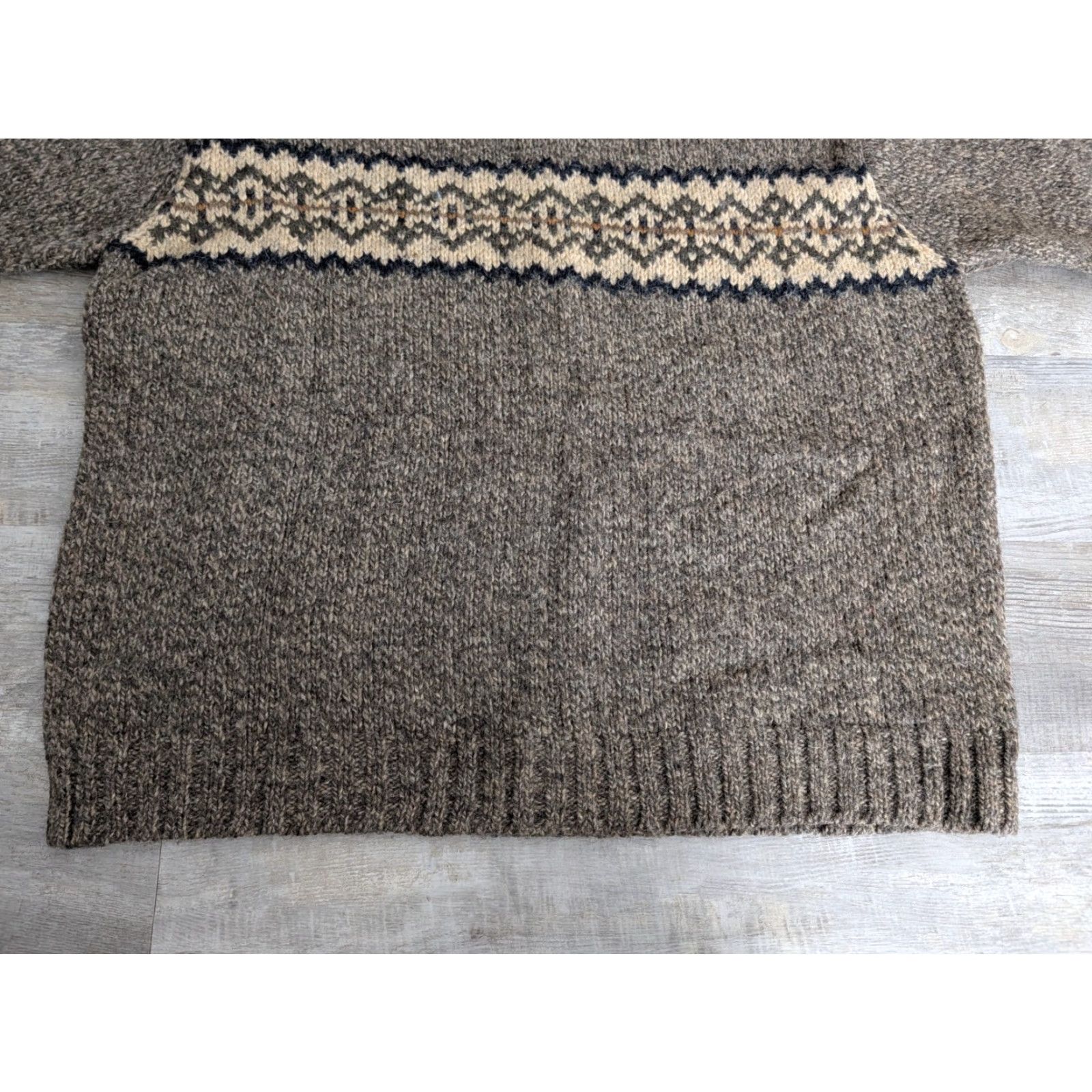 Abercrombie & Fitch VINTAGE Abercrombie & Fitch Mens Heavy Sweater XL Wool V-Neck Fair Isle Donegal Pullover Beige 90s Retro Holiday Winter Knit-Style Pullover Mens Size US XL / EU 56 / 4 - 5 Thumbnail