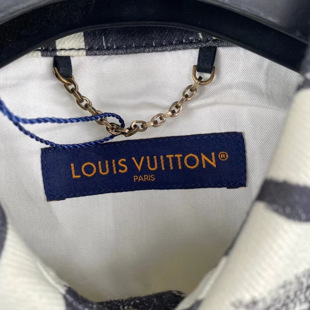 Louis Vuitton Louis Vuitton lv, toolbox, full of patterns, short-sleeved Size US L / EU 52-54 / 3 - 3 Thumbnail