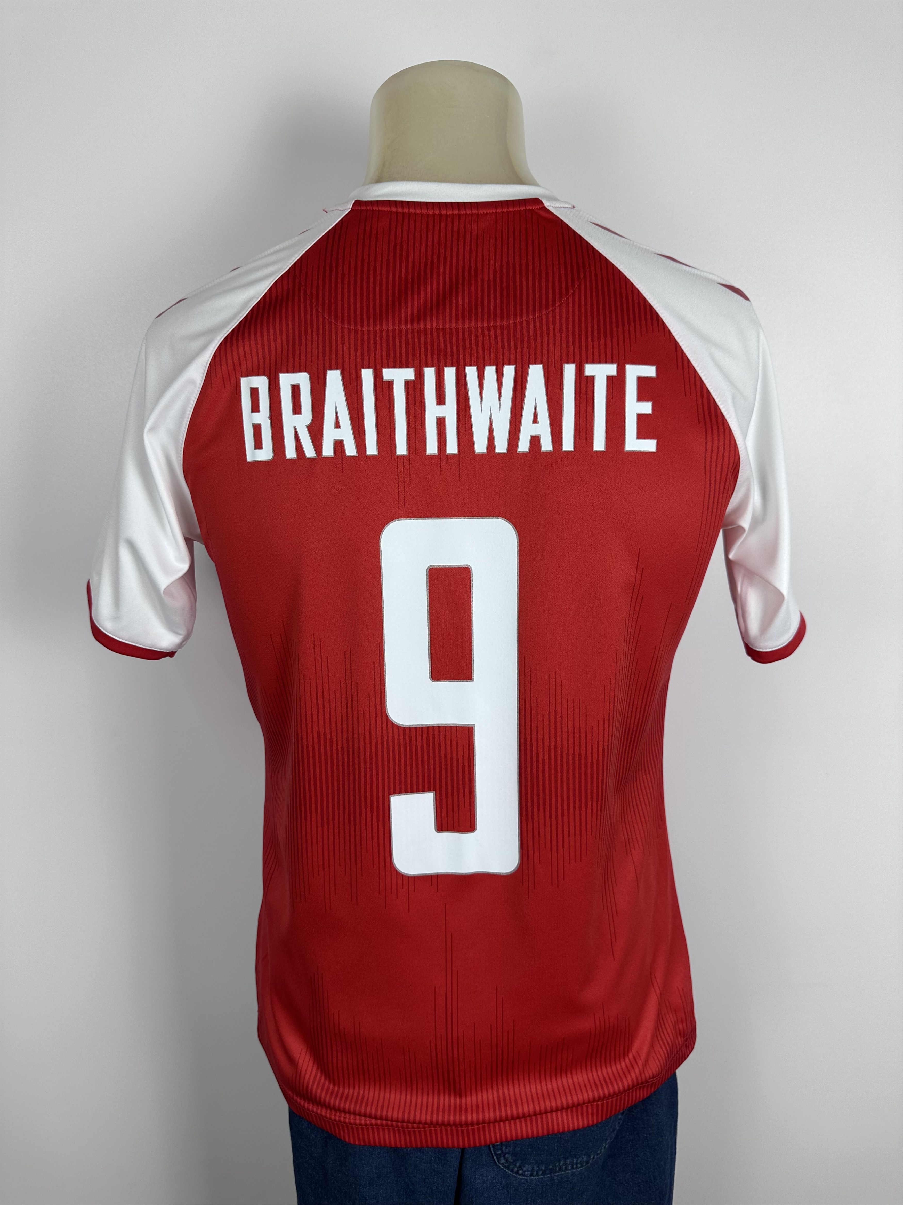 Hummel DENMARK 2021 22 FOOTBALL SHIRT JERSEY #9 BRAITHWAITE HUMMEL Size US M / EU 48-50 / 2 - 1 Thumbnail
