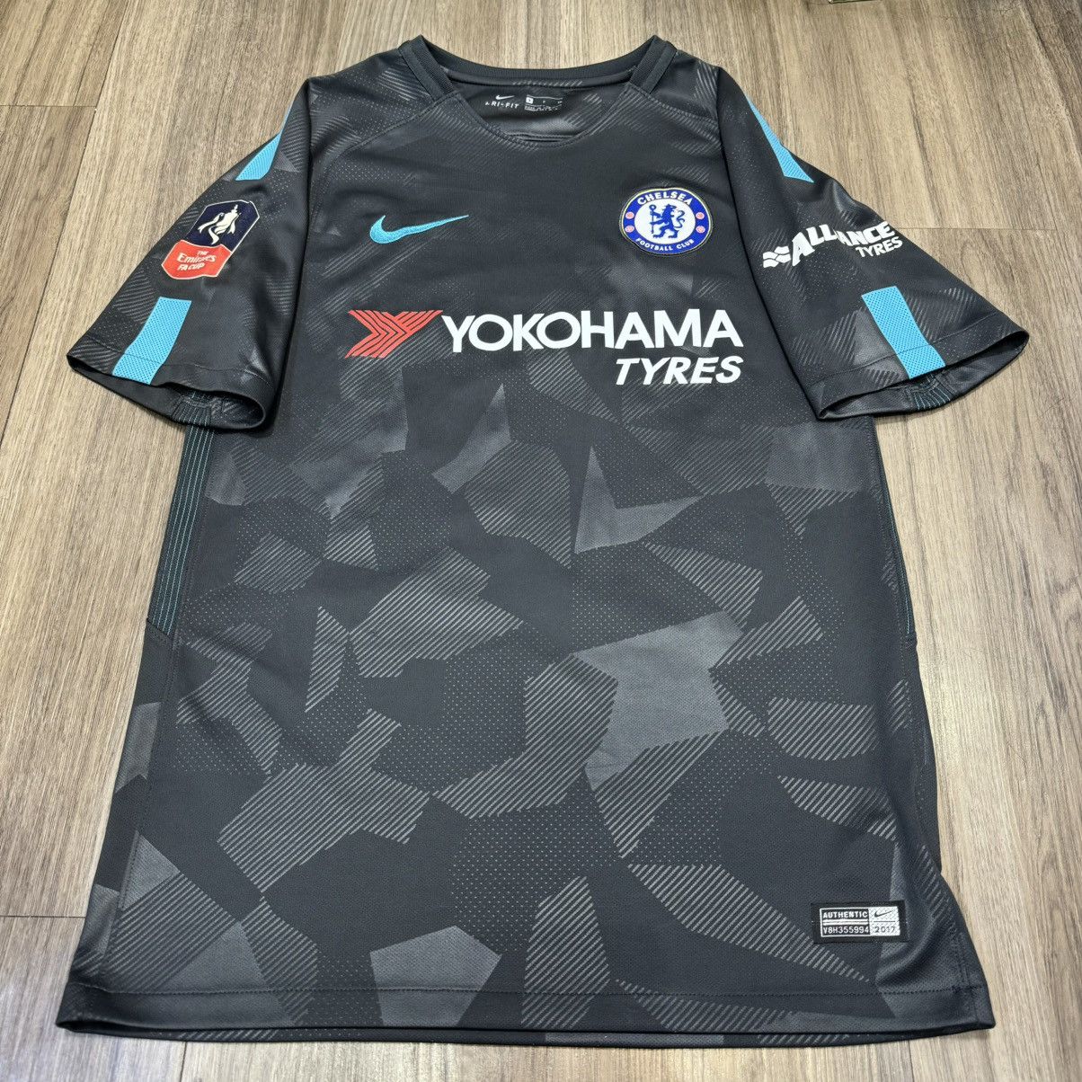 Adidas Chelsea 17/18 away shirt #28 Azpilicueta Size US S / EU 44-46 / 1 - 1 Thumbnail