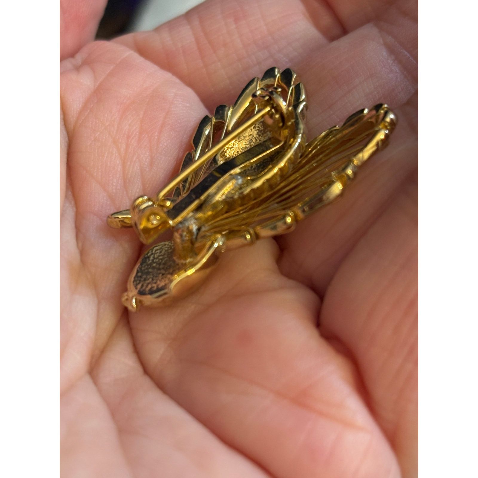 Other Vintage Gold Tone Fly Brooch Openwork Wings Figural Pin Size ONE SIZE - 6 Thumbnail