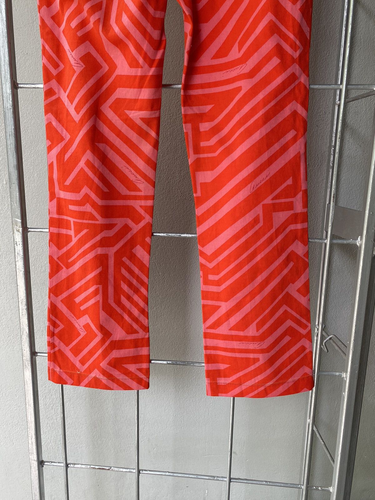 Gucci Gucci red casual pants with pink geometric pattern Size 27" / US 4 / IT 40 - 13 Thumbnail