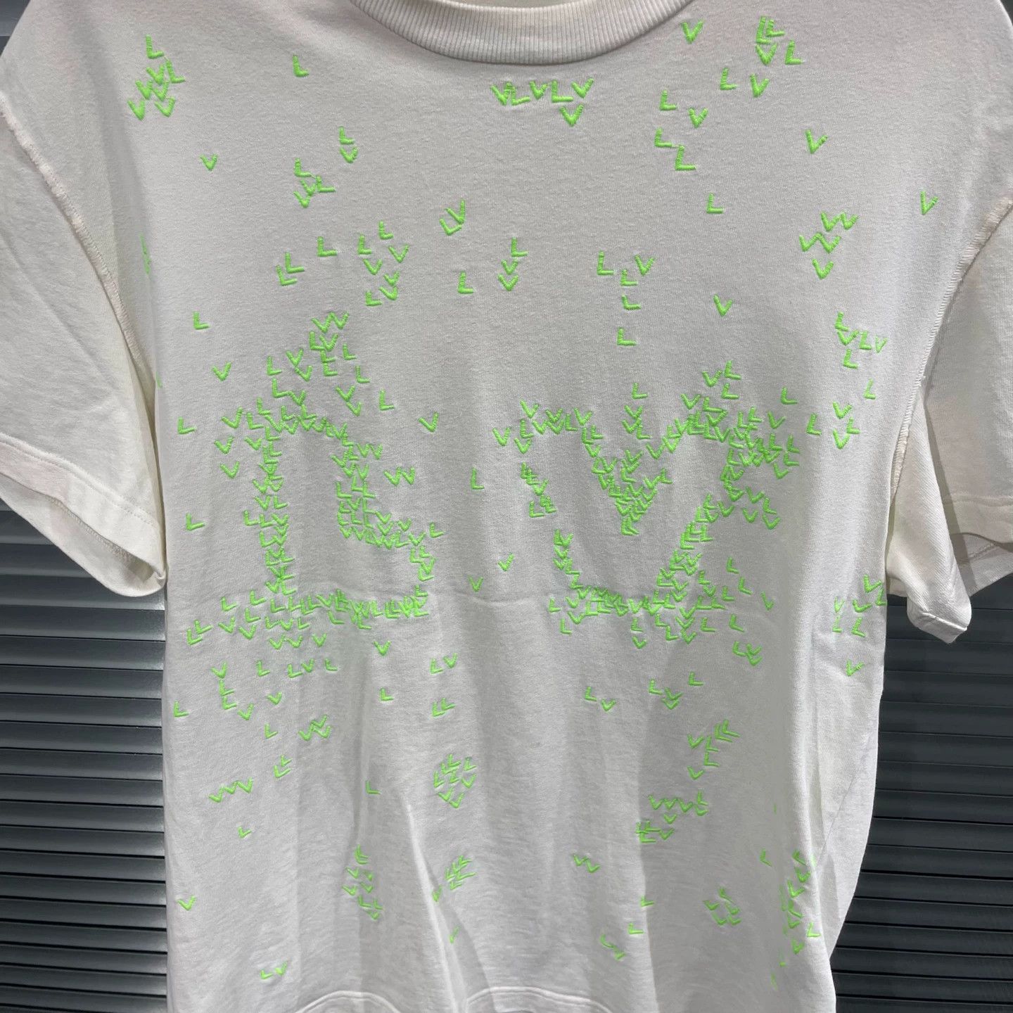 Louis Vuitton Louis Vuitton Paper Plane Embroidery S/S Tee Size S Size US S / EU 44-46 / 1 - 4 Thumbnail
