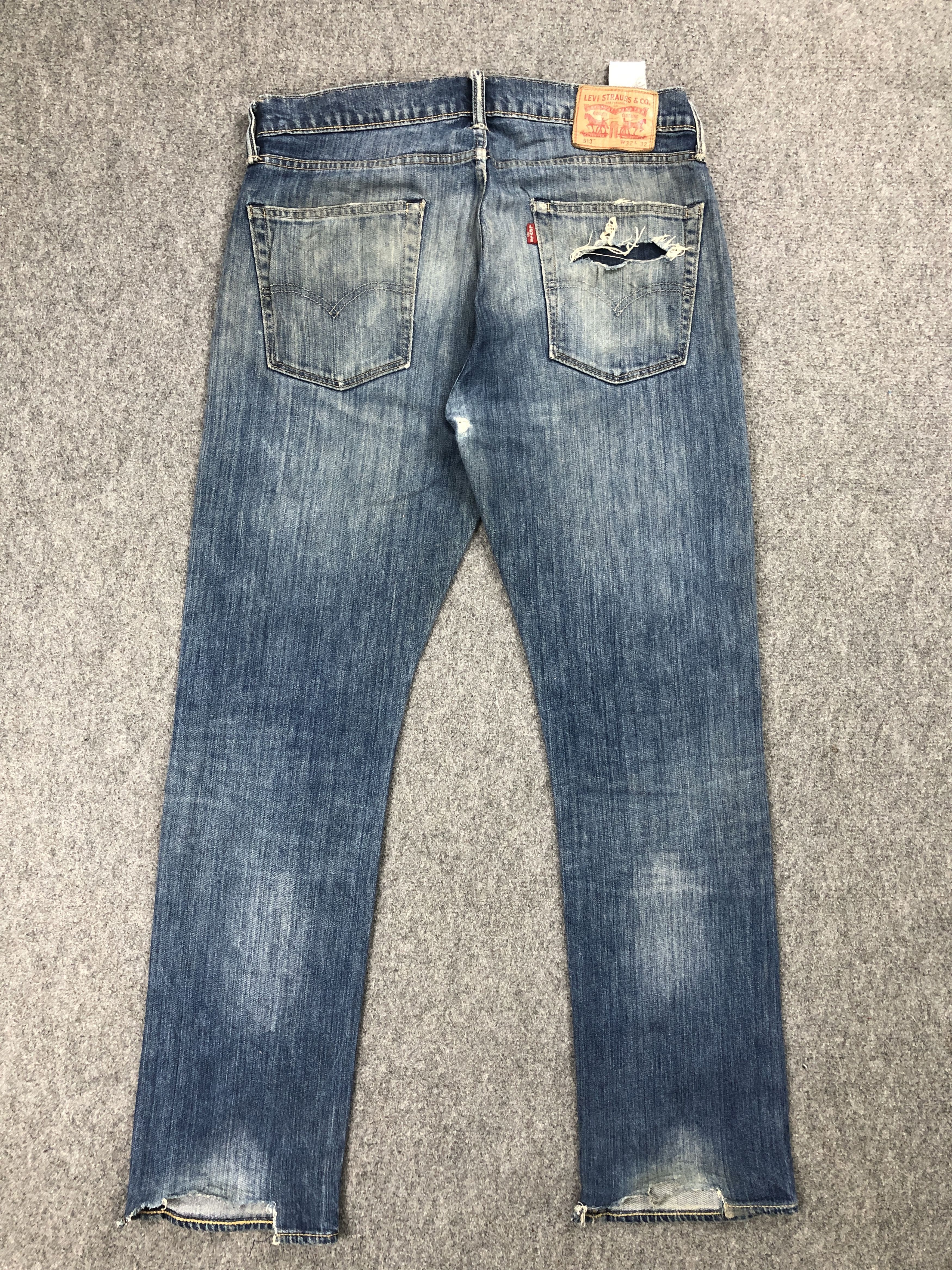 Levi's × Vintage Distressed Vintage Levi's 513 Faded Blue Jeans DP2248 Size US 33 - 4 Thumbnail
