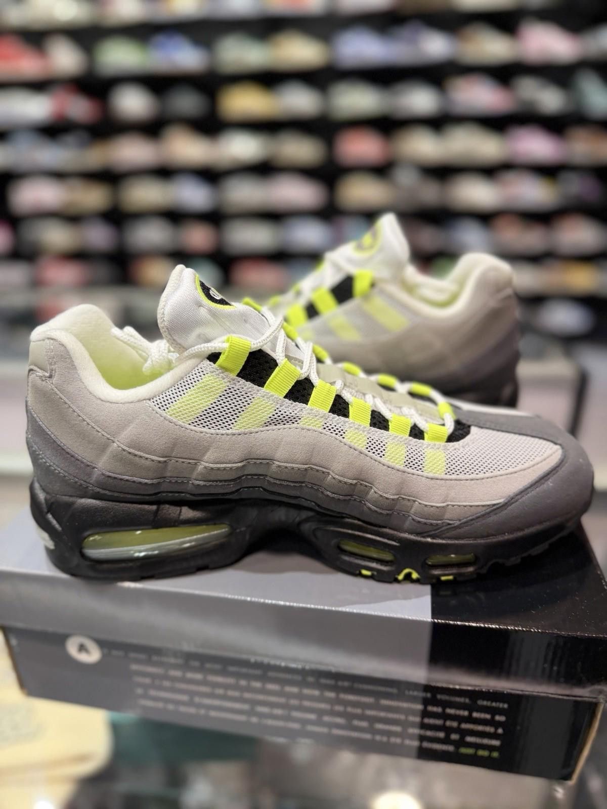 Nike Size 11 - Nike Air Max 95 OG 2025/2026 Neon (HM4740 001) Size US 11 / EU 44 - 6 Thumbnail