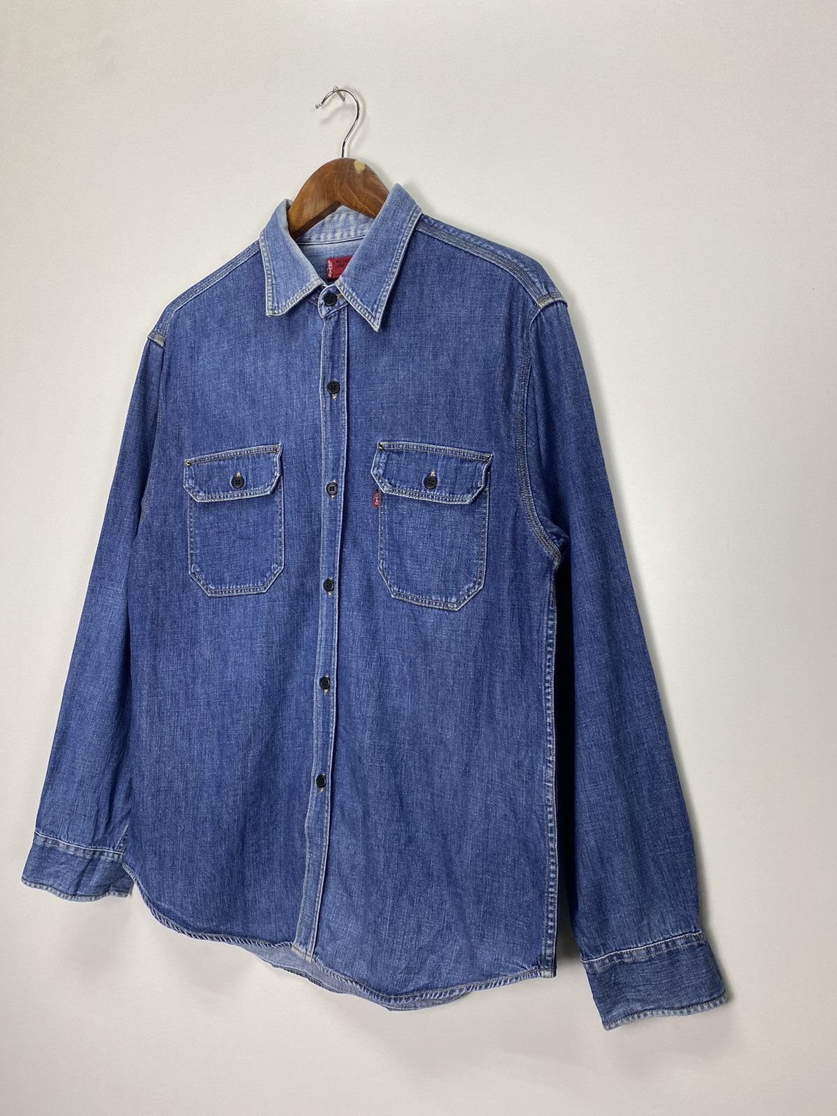 Levi's × Vintage Vintage Levi’s red tab denim button up Size US L / EU 52-54 / 3 - 4 Thumbnail