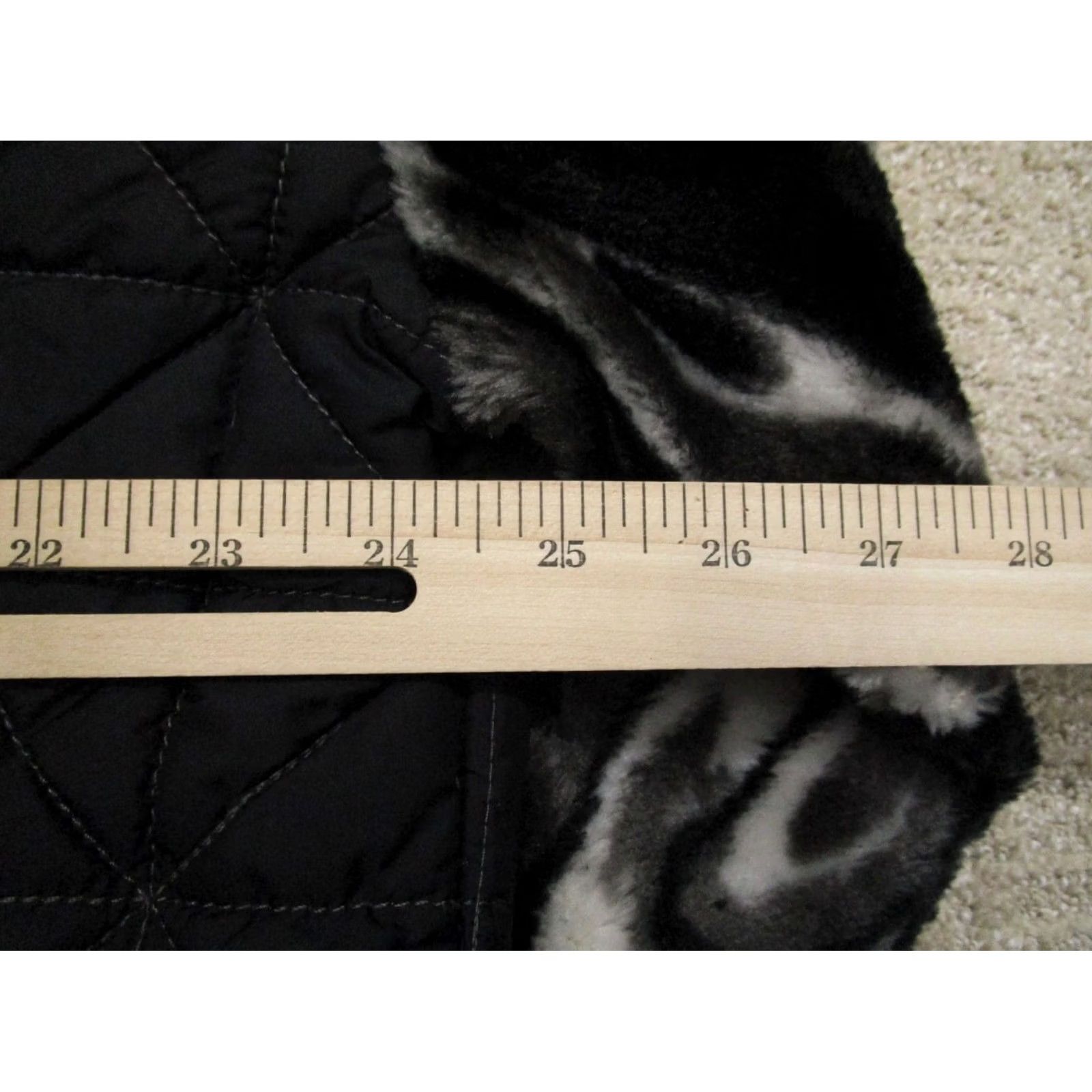 Ugg UGG Australia Jacket Women M Black Geometric Quilted Full Zip Pockets Insulated Winter Style: Classic Outdoor Preppy Size M / US 6-8 / IT 42-44 - 5 Thumbnail