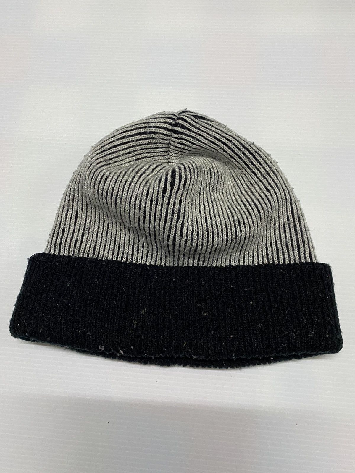 Nike Nike Small Logo Embroidery Beanie Hat Size ONE SIZE - 3 Thumbnail